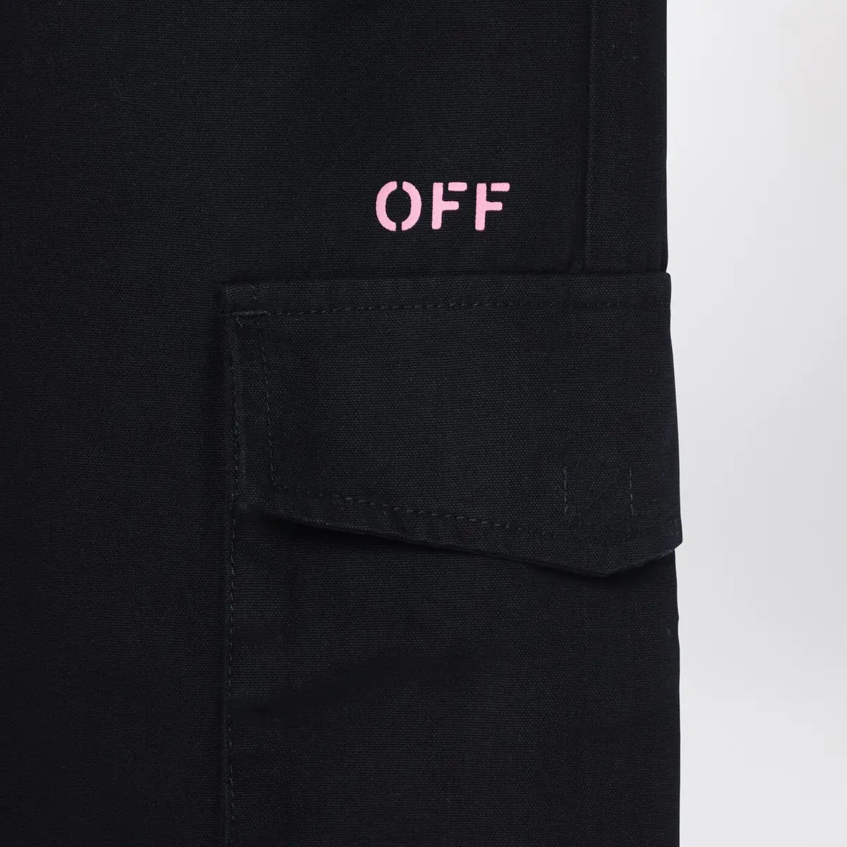 product/o/f/off-white_ogcf005f24-afab001_noir_3.jpg
