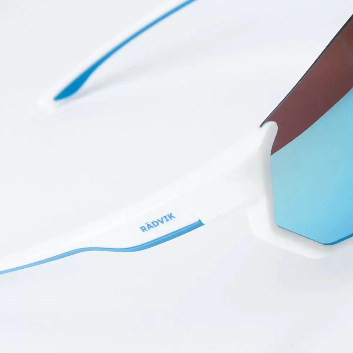 product/r/a/radvik_m000215110_shiny-white-dazling-blue_3.jpg