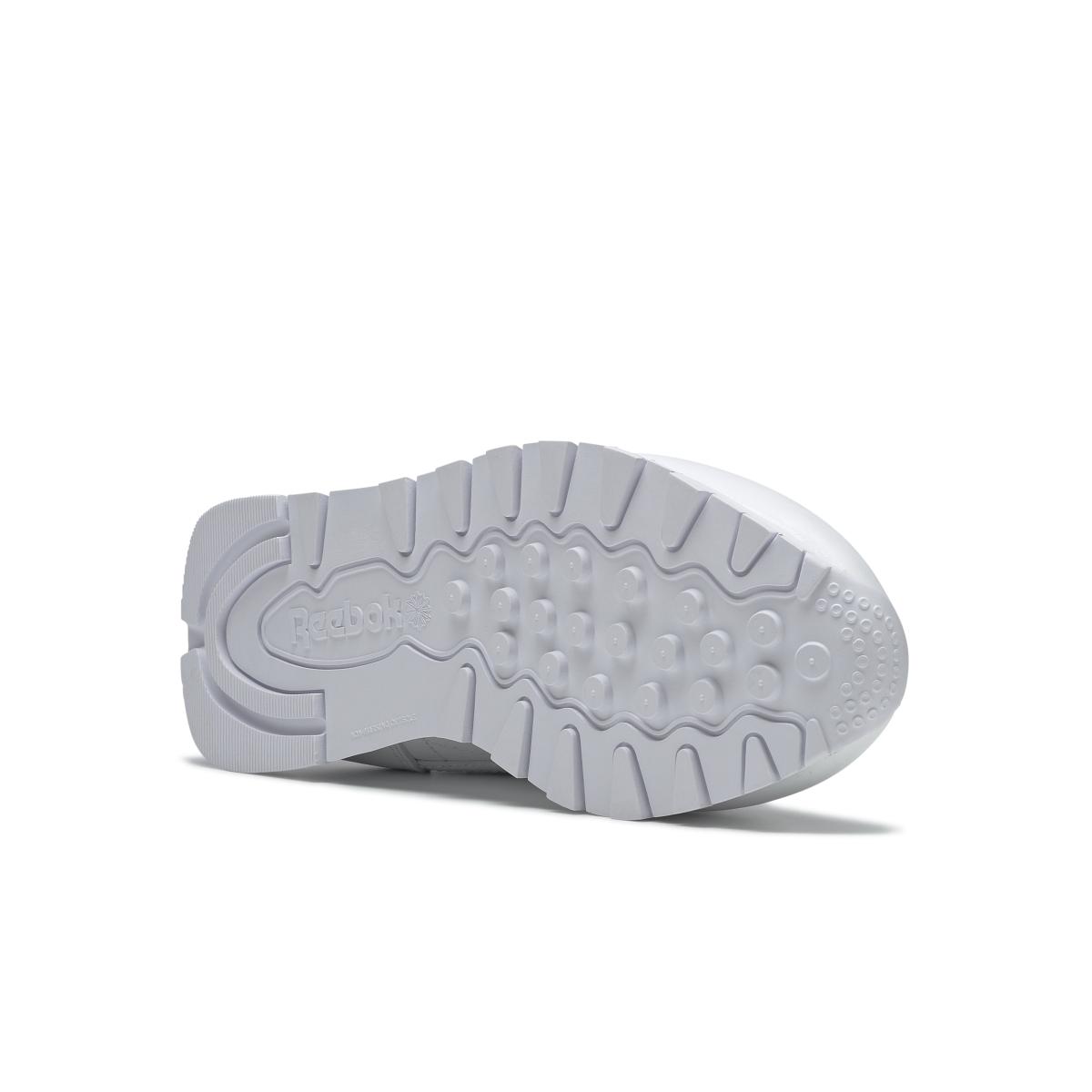 product/r/e/reebok-classics_2232_4_footwear_photography_bottom_view_white_000.jpg