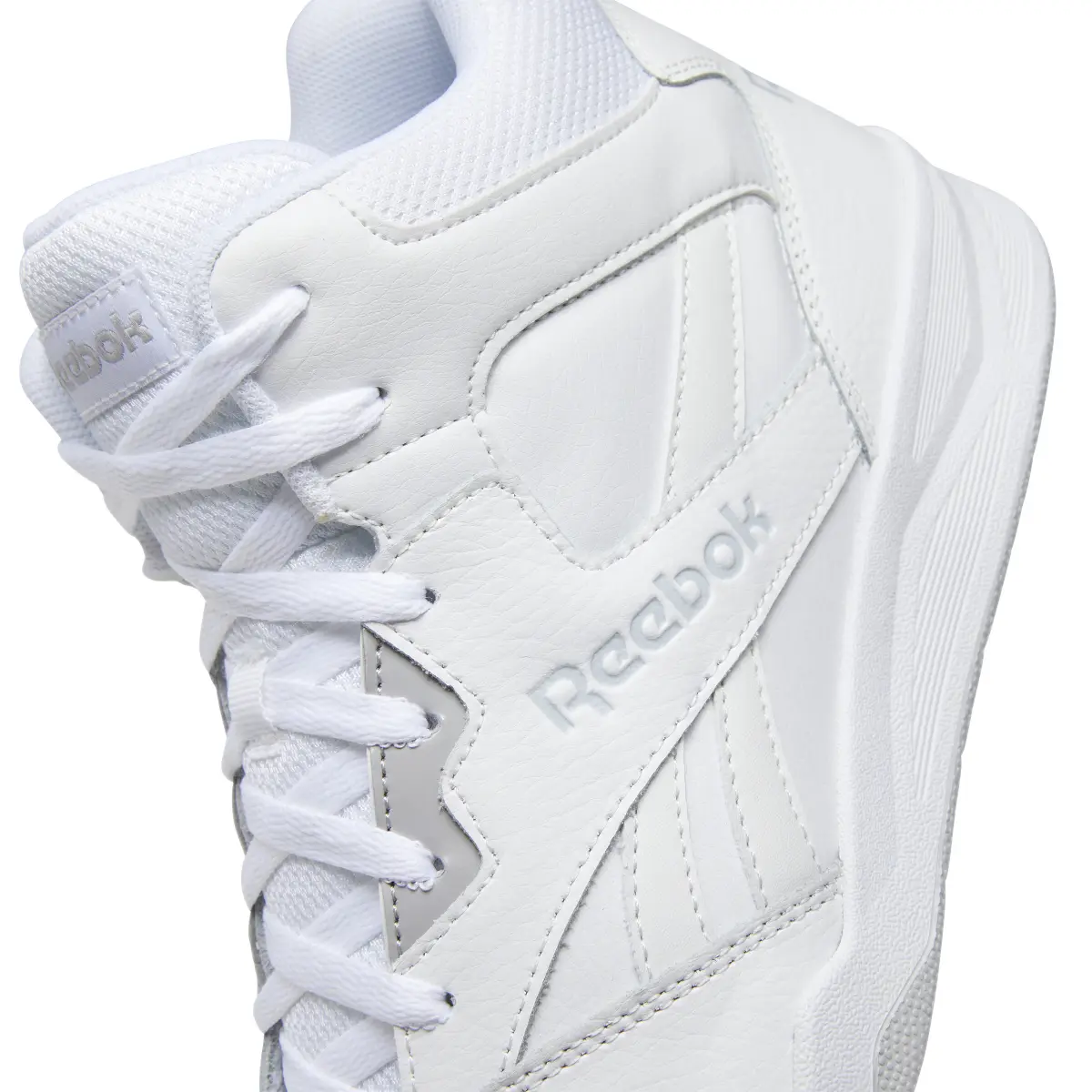 product/r/e/reebok-classics_cn4107_9_footwear_photography_detail_view_2_white_000.jpg