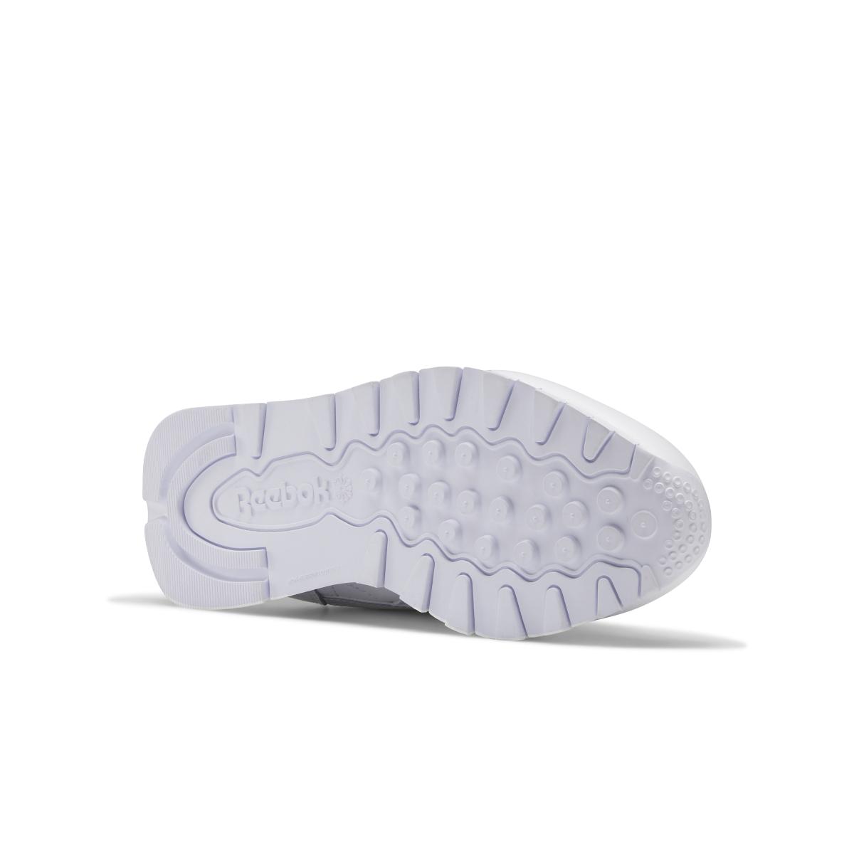 product/r/e/reebok-classics_fw6166_3_footwear_photography_bottom_view_white_000.jpg