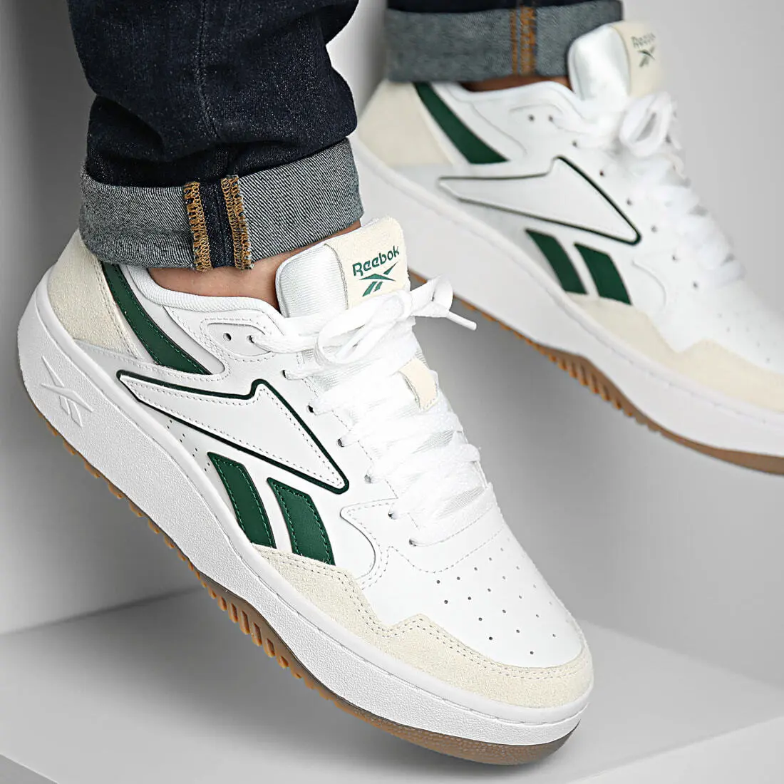 product/r/e/reebok_100205047_ftwrwhite-darkgreen-gum4_5.jpg