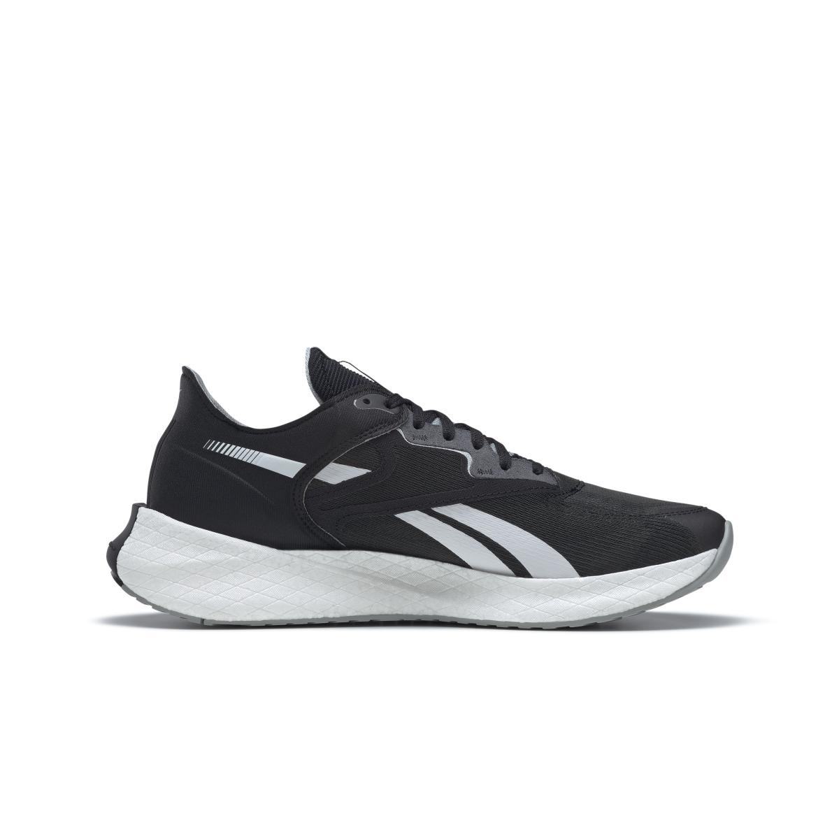 product/r/e/reebok_gw7197_4_footwear_photography_side_medial_center_view_white.jpg