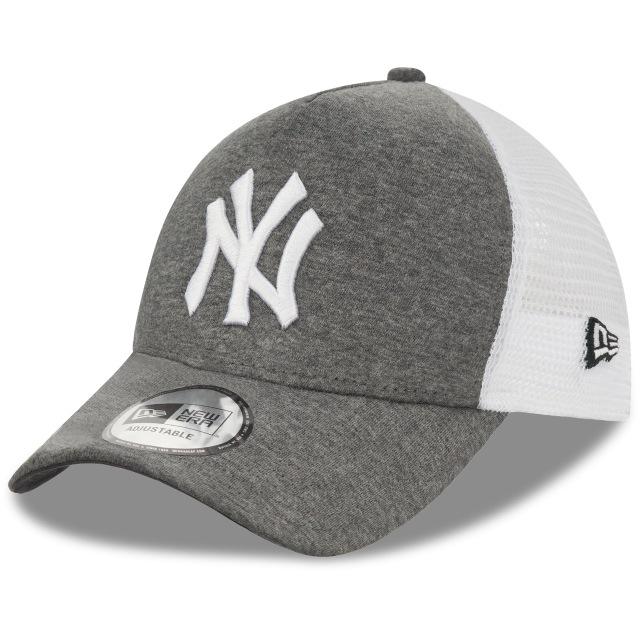 0194457436465 - New Era Jersey Essential Trucker Cap NY YANKEES Grau Weiß
