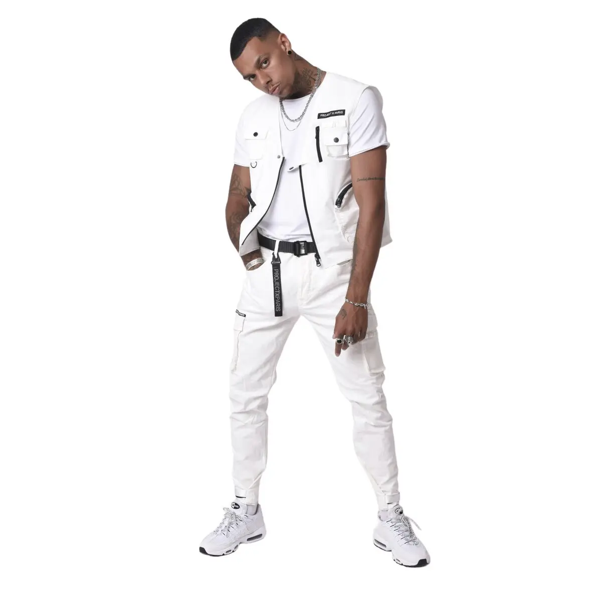 Cargo jeans con tasche e cinturino per stringere il fondo