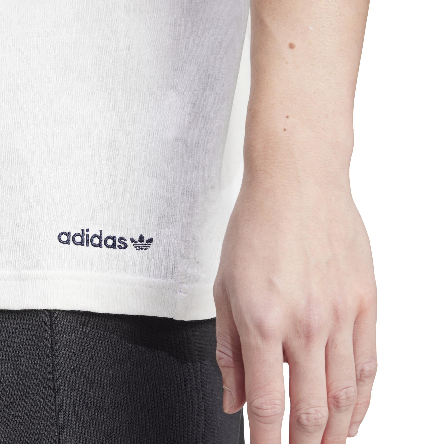 product/2/0/2025_09_adidas_iw3237_7_apparel_on_model_detail_view_1_white.jpg
