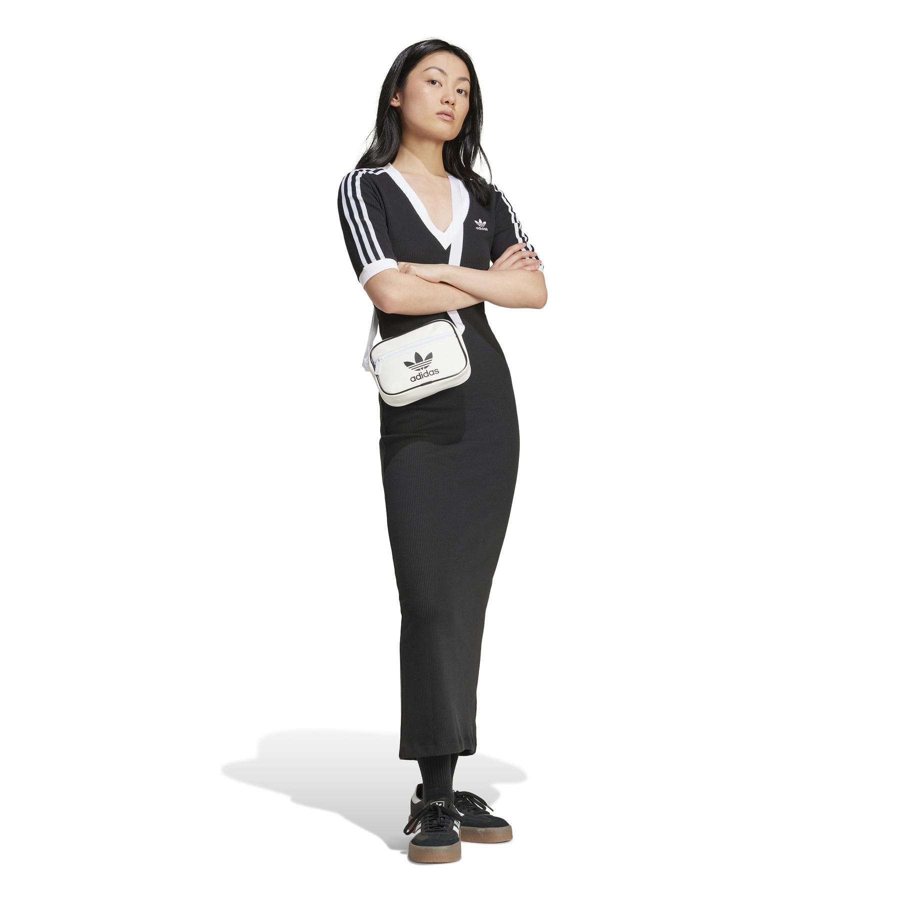 product/2/0/2025_09_adidas_ix6962_6_apparel_on_model_walking_view_white.jpg