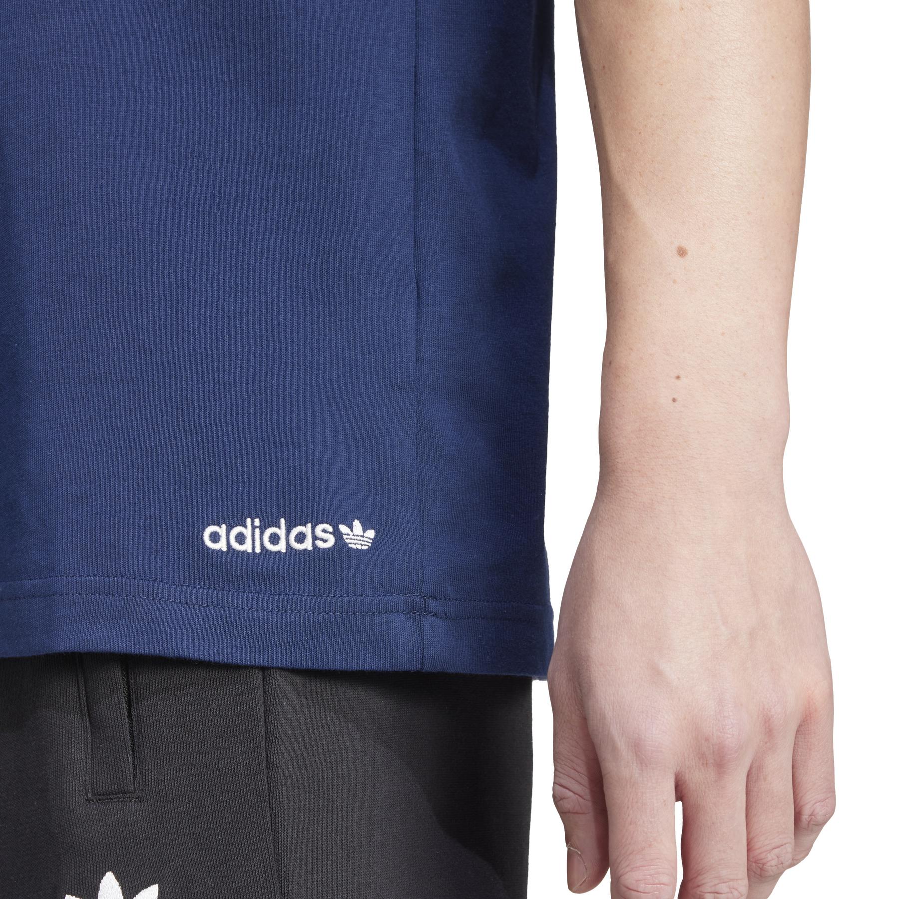product/2/0/2025_09_adidas_ix9598_8_apparel_on_model_detail_view_2_white.jpg