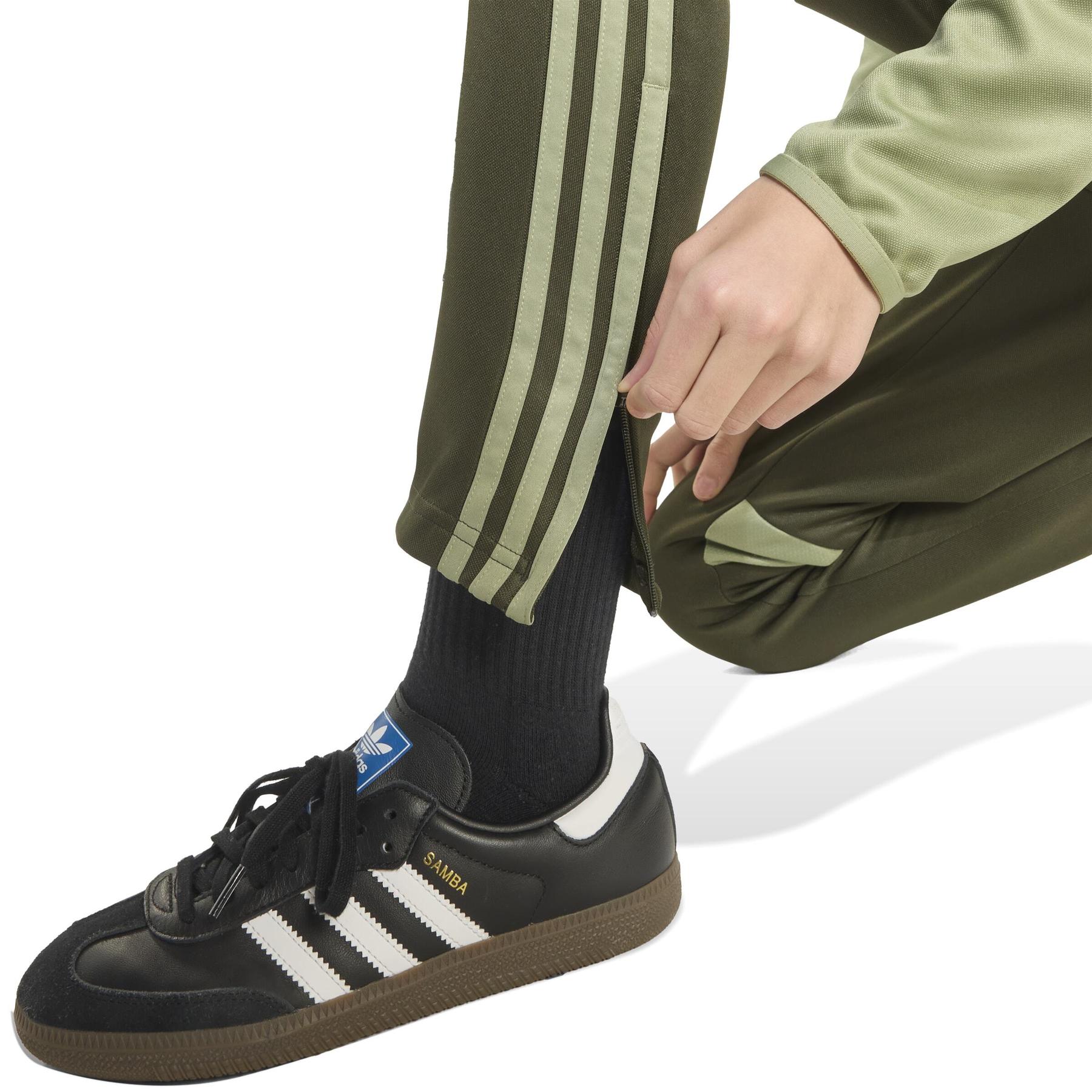 product/2/0/2025_09_adidas_jw4612_6_apparel_on_model_detail_view_2_white.jpg