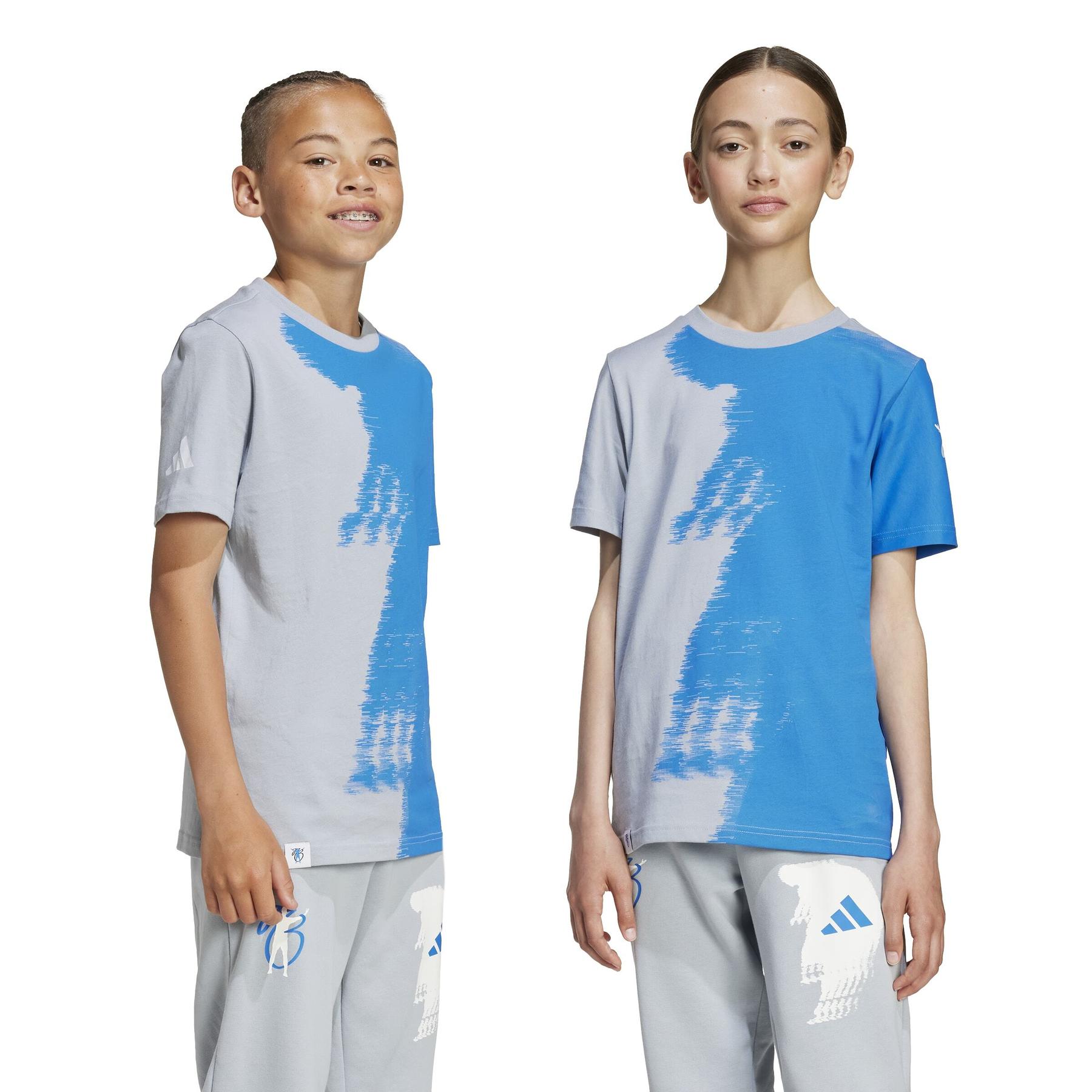 product/2/0/2025_09_adidas_jx3931_8_apparel_on_model_standard_unisex_pair_shot_white.jpg