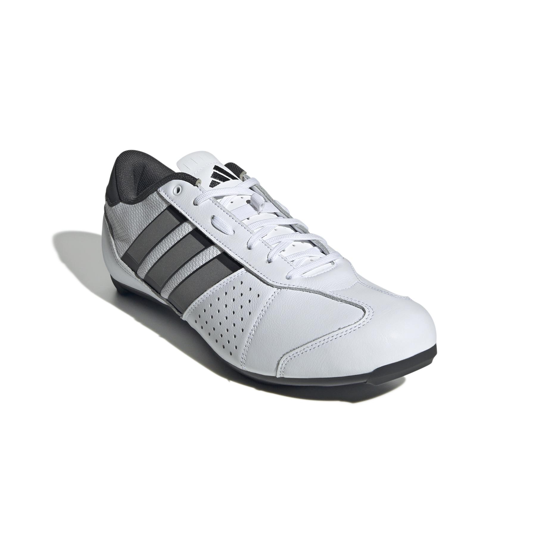 product/2/0/2025_10_adidas_ie1396_6_footwear_photography_front_lateral_top_view_white.jpg