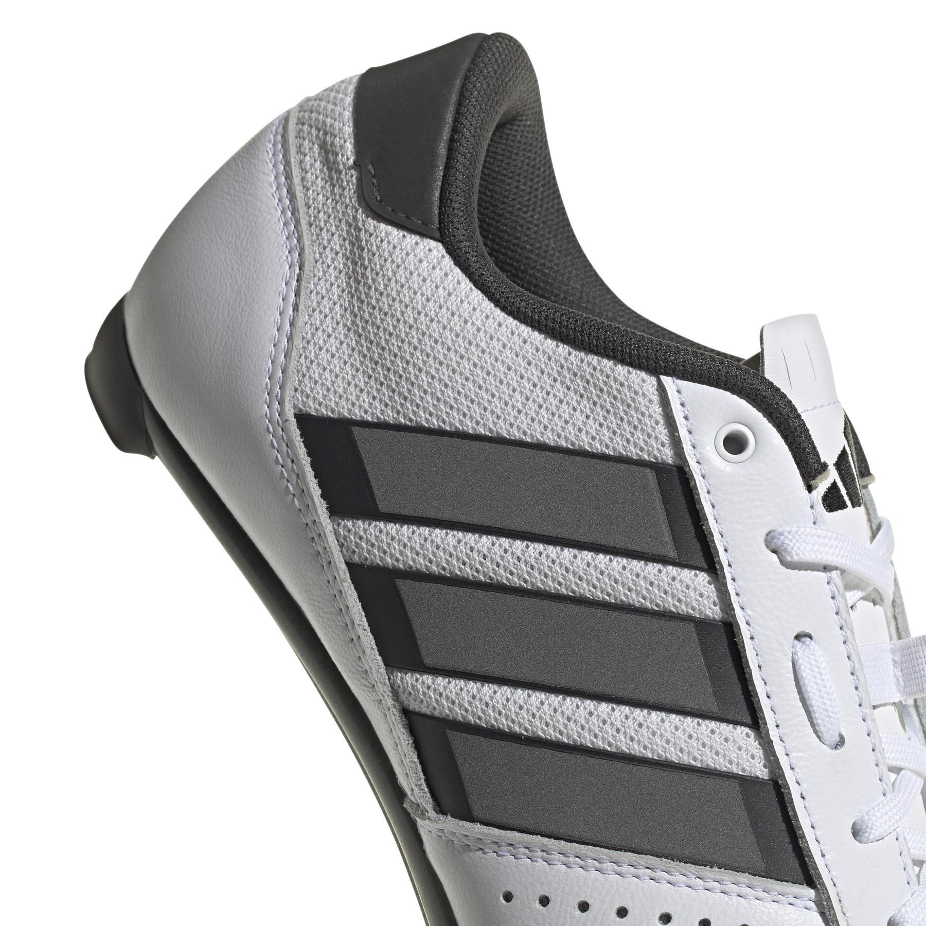 product/2/0/2025_10_adidas_ie1396_9_footwear_photography_detail_view_2_white.jpg