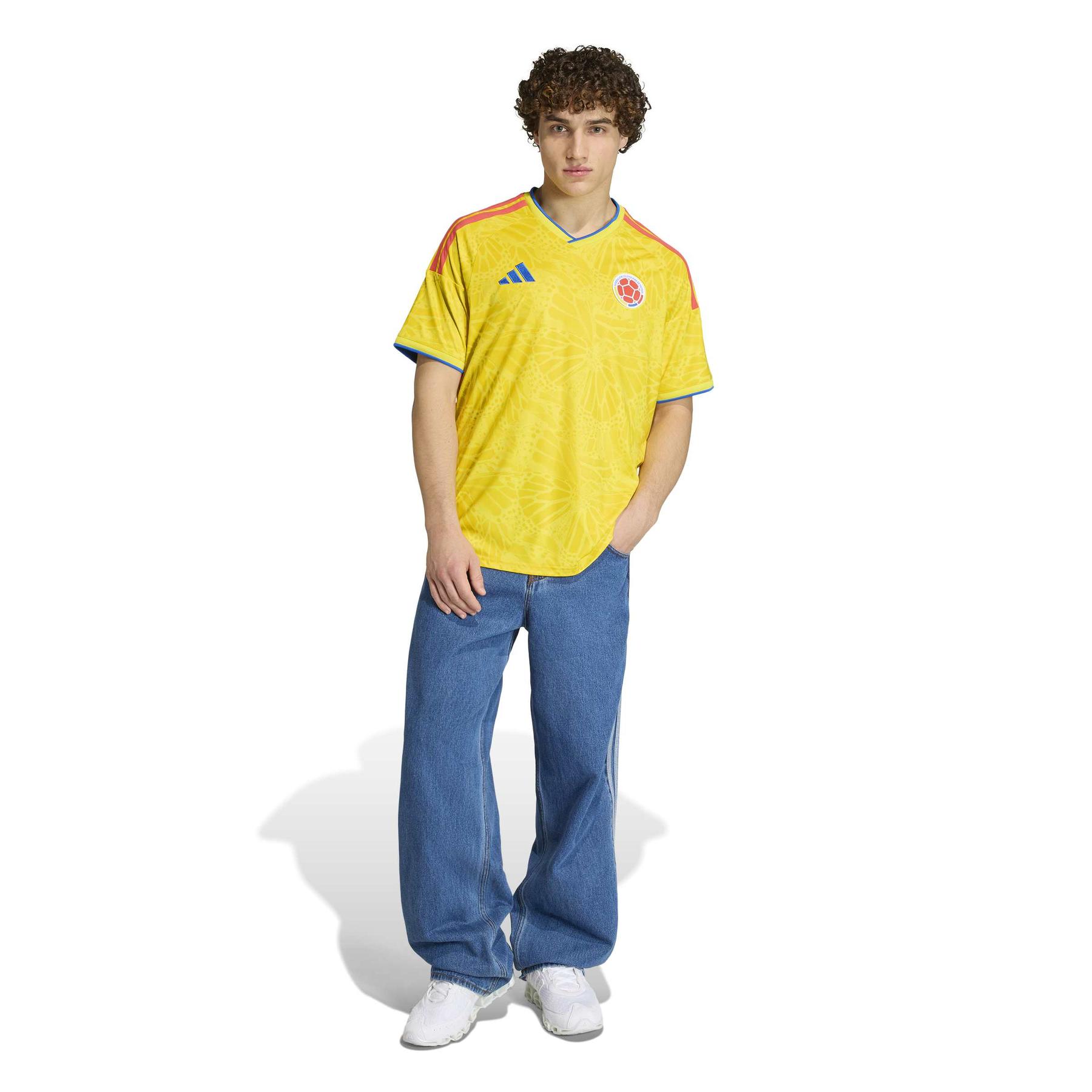 product/2/0/2025_11_12_adidas_jl6972_5_apparel_on_model_standard_outfit_view_white.jpg