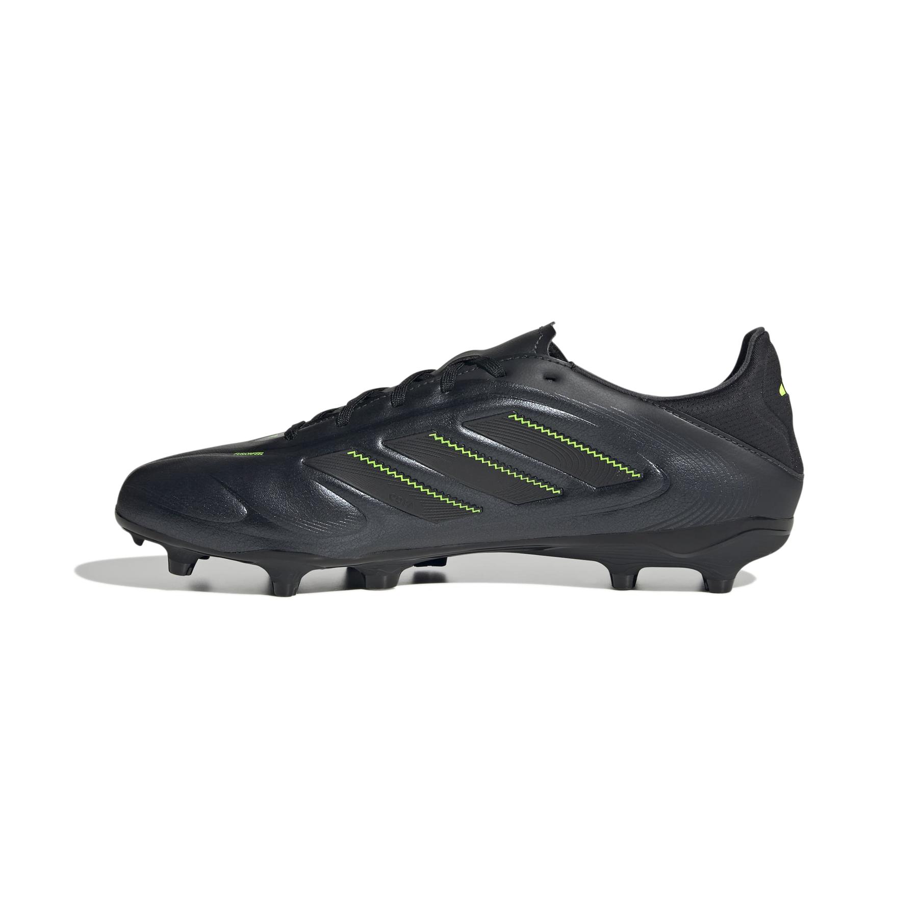 product/2/0/2025_adidas_jh6300_4_footwear_photography_side_medial_center_view_white.jpg