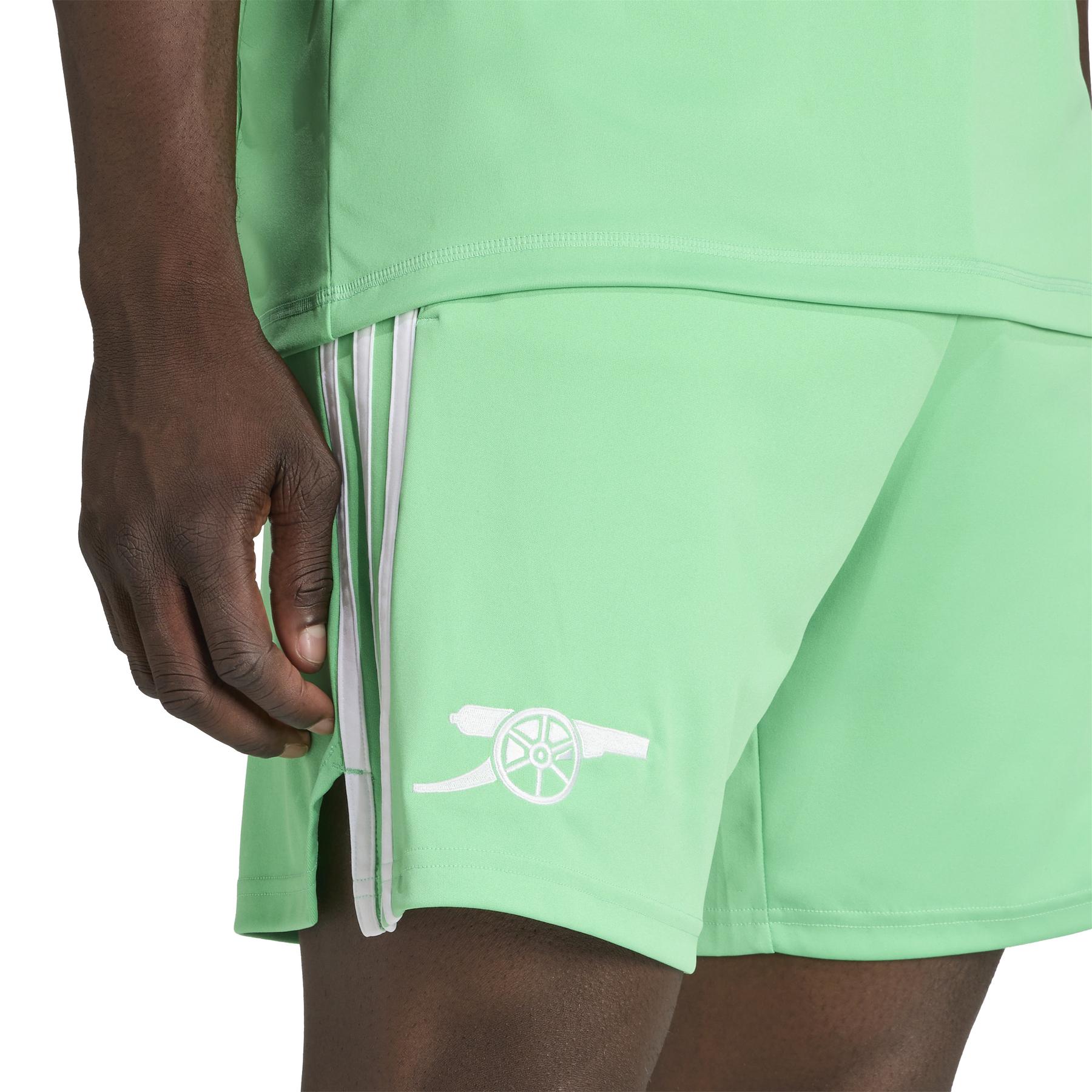 product/2/0/2025_adidas_ji9539_6_apparel_on_model_detail_view_1_transparent.jpg
