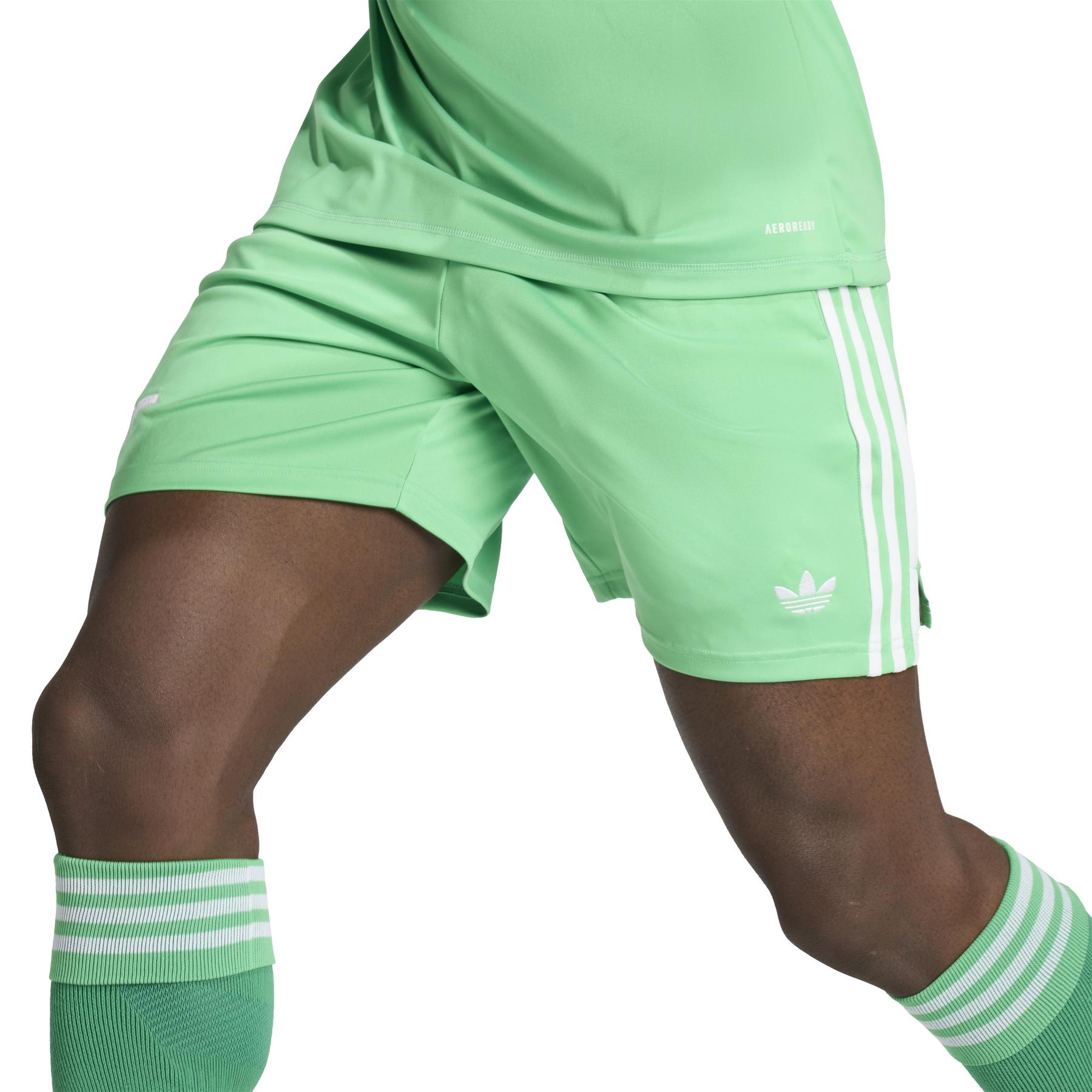 product/2/0/2025_adidas_ji9539_7_apparel_on_model_detail_view_2_transparent.jpg
