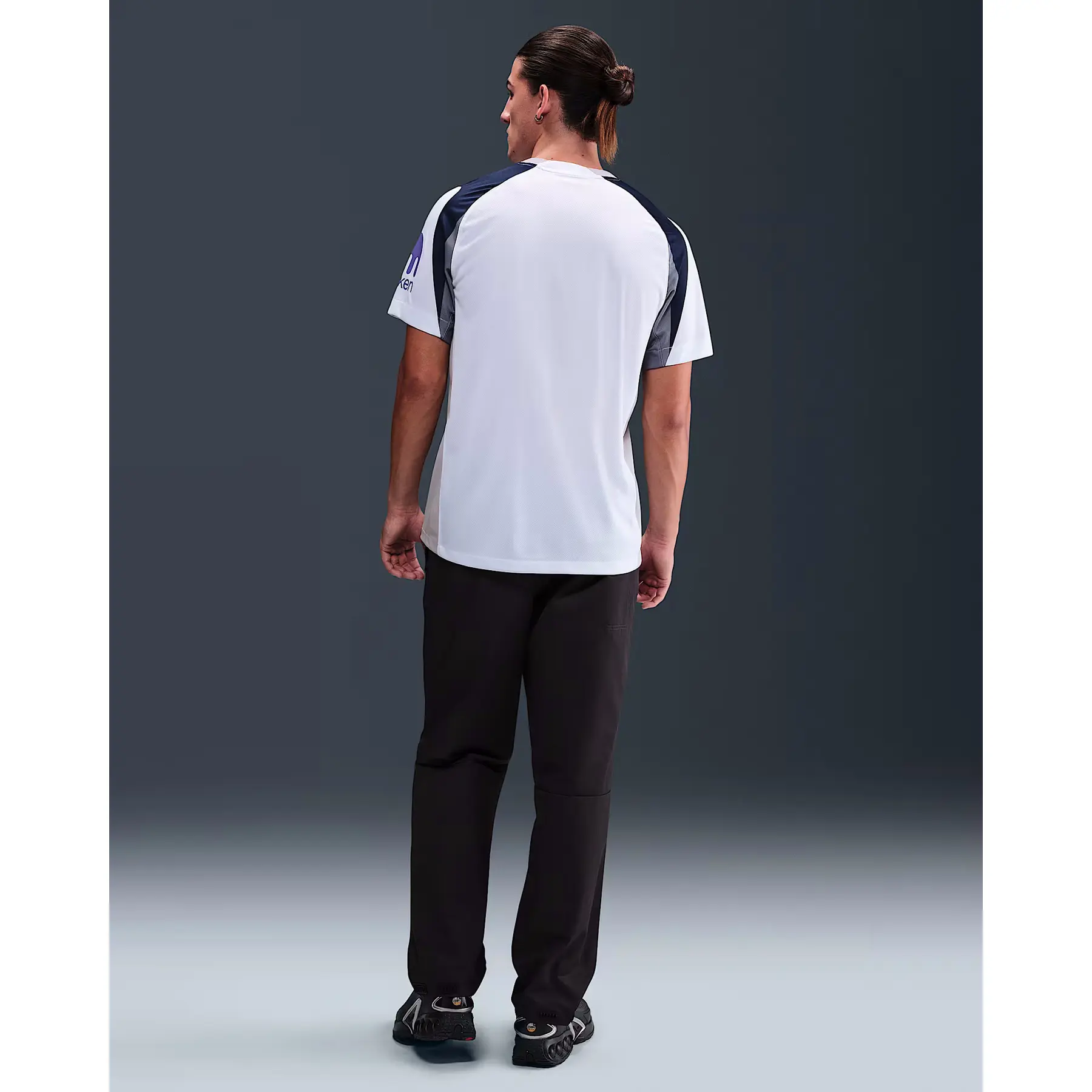 2025_nike_hj4598-101_4.webp