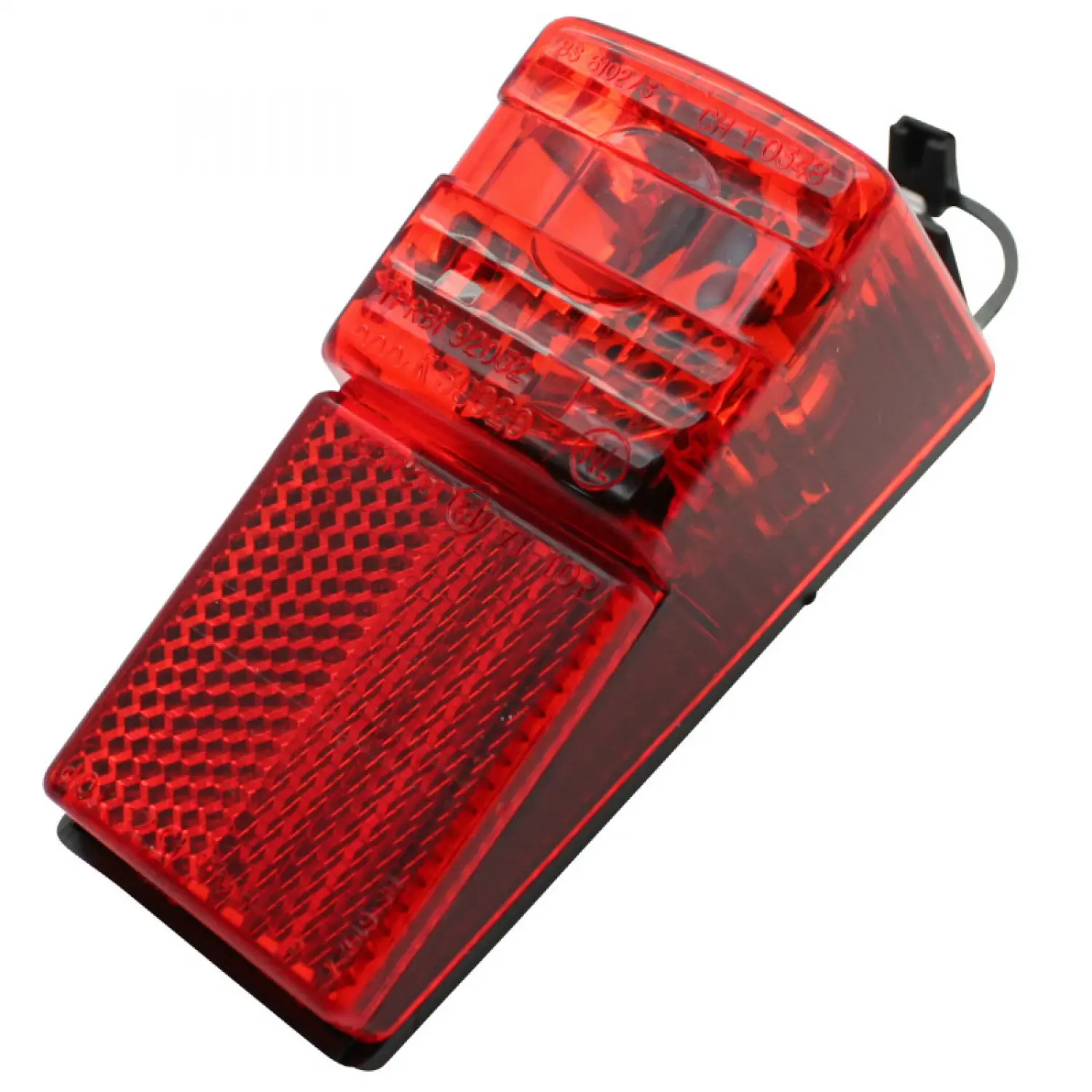 Velo Store - UK rear dynamo bike light on classic fender P2R | Extra 10% off with Subscription, Postage £16.79 to UK Fedex.