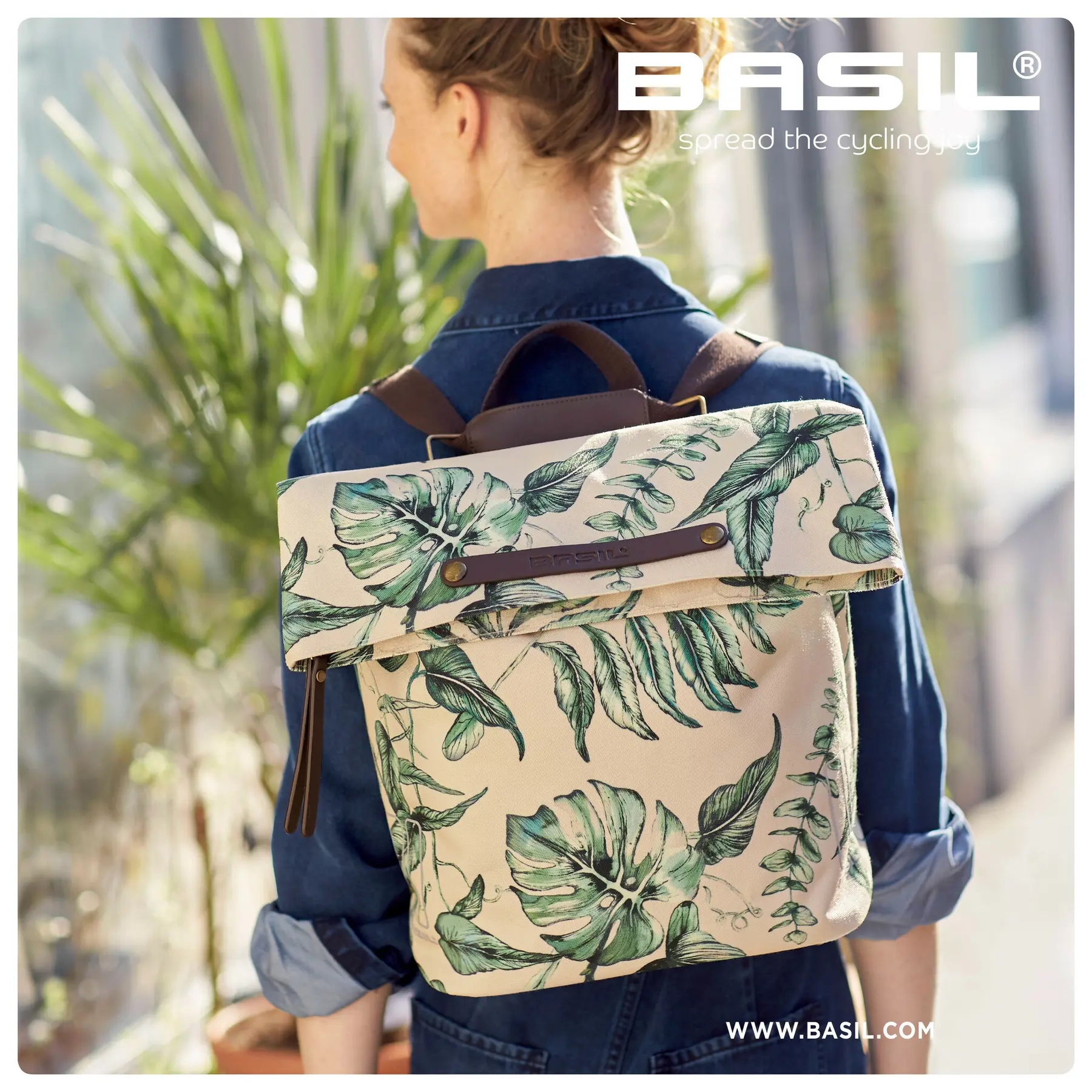 Image of Reflektierende Tasche Basil ever-green polyester 14-19L