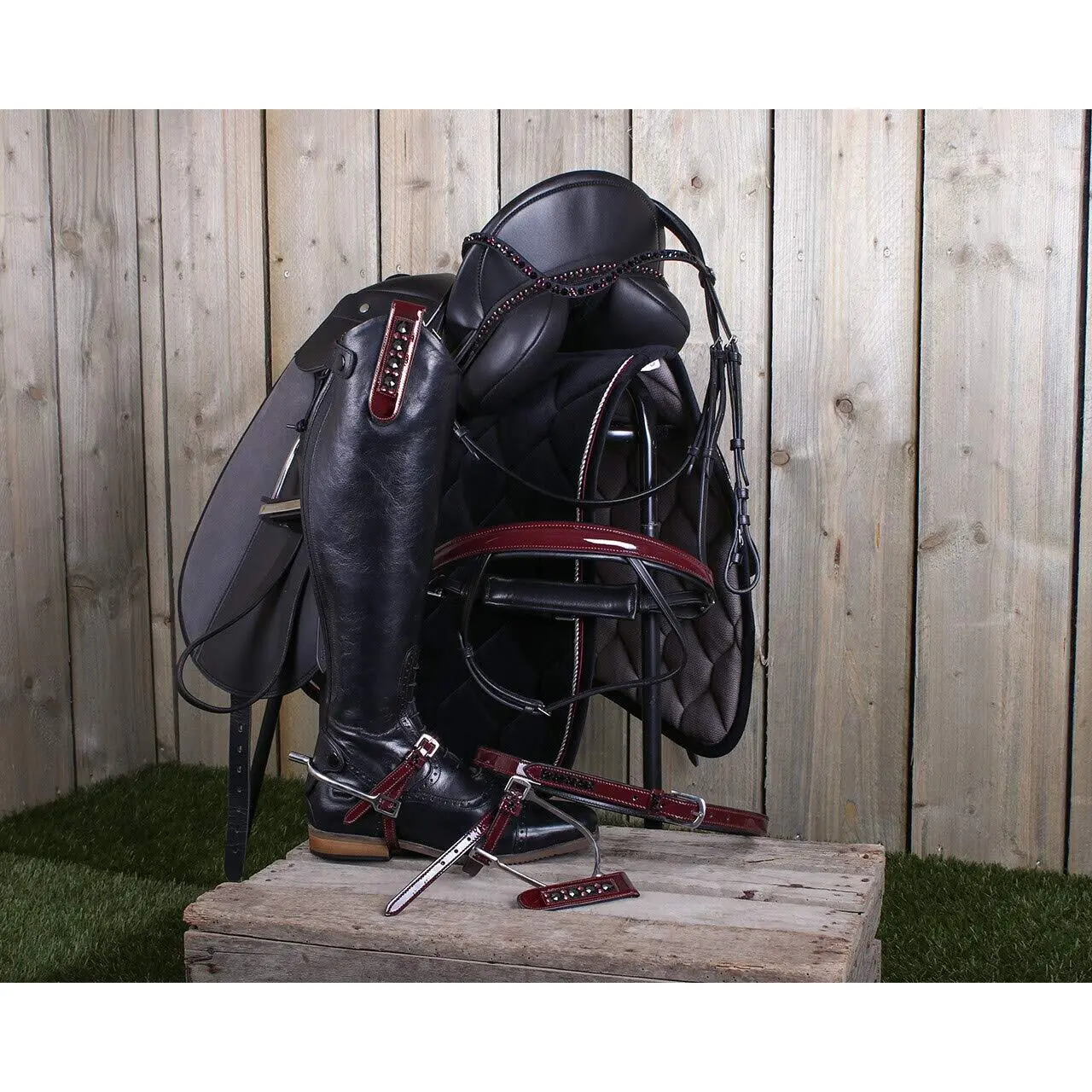 Qhp Noir Saddle Jewel Chianti