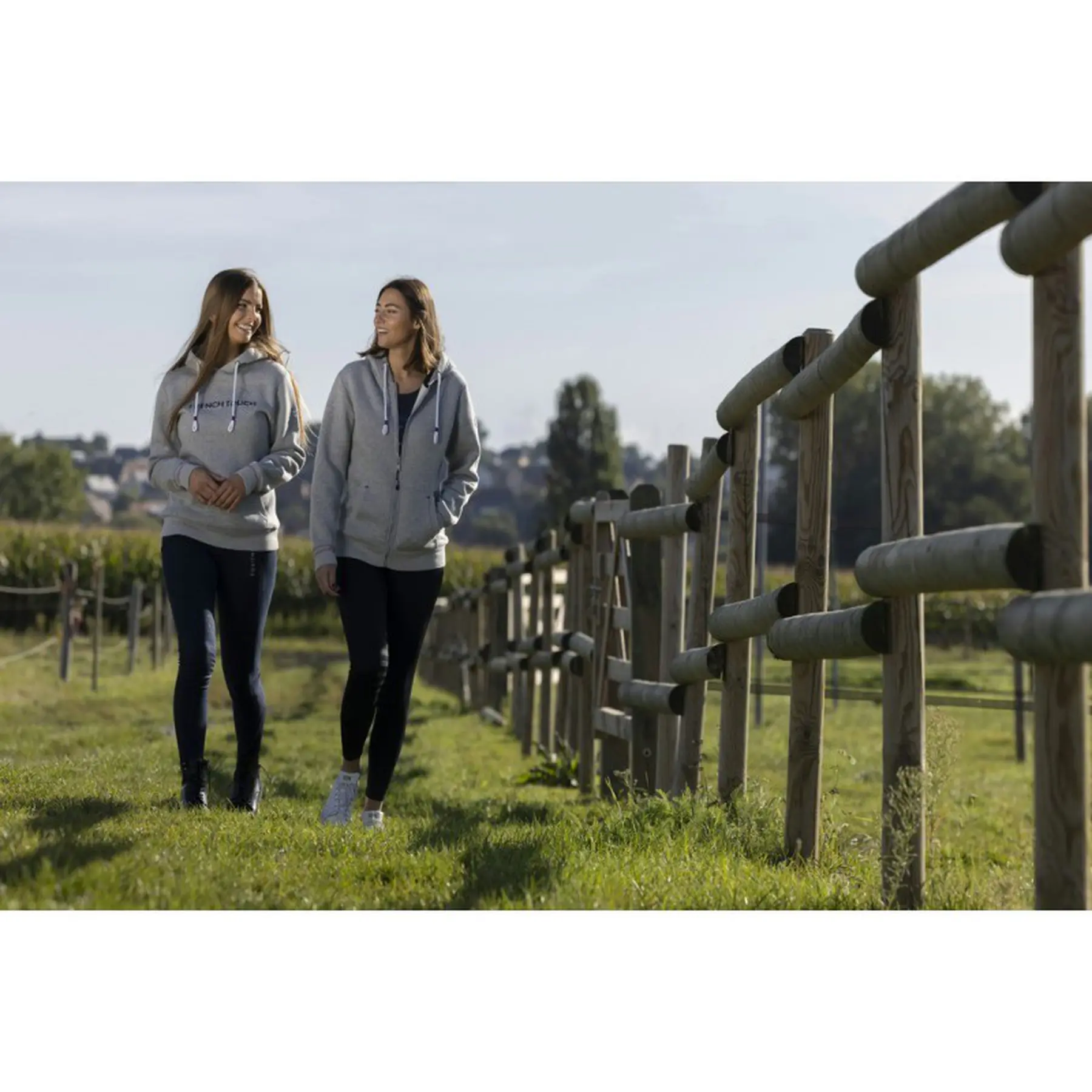 Comparer les prix de Sweatshirt à capuche équitation femme Equithème Britney