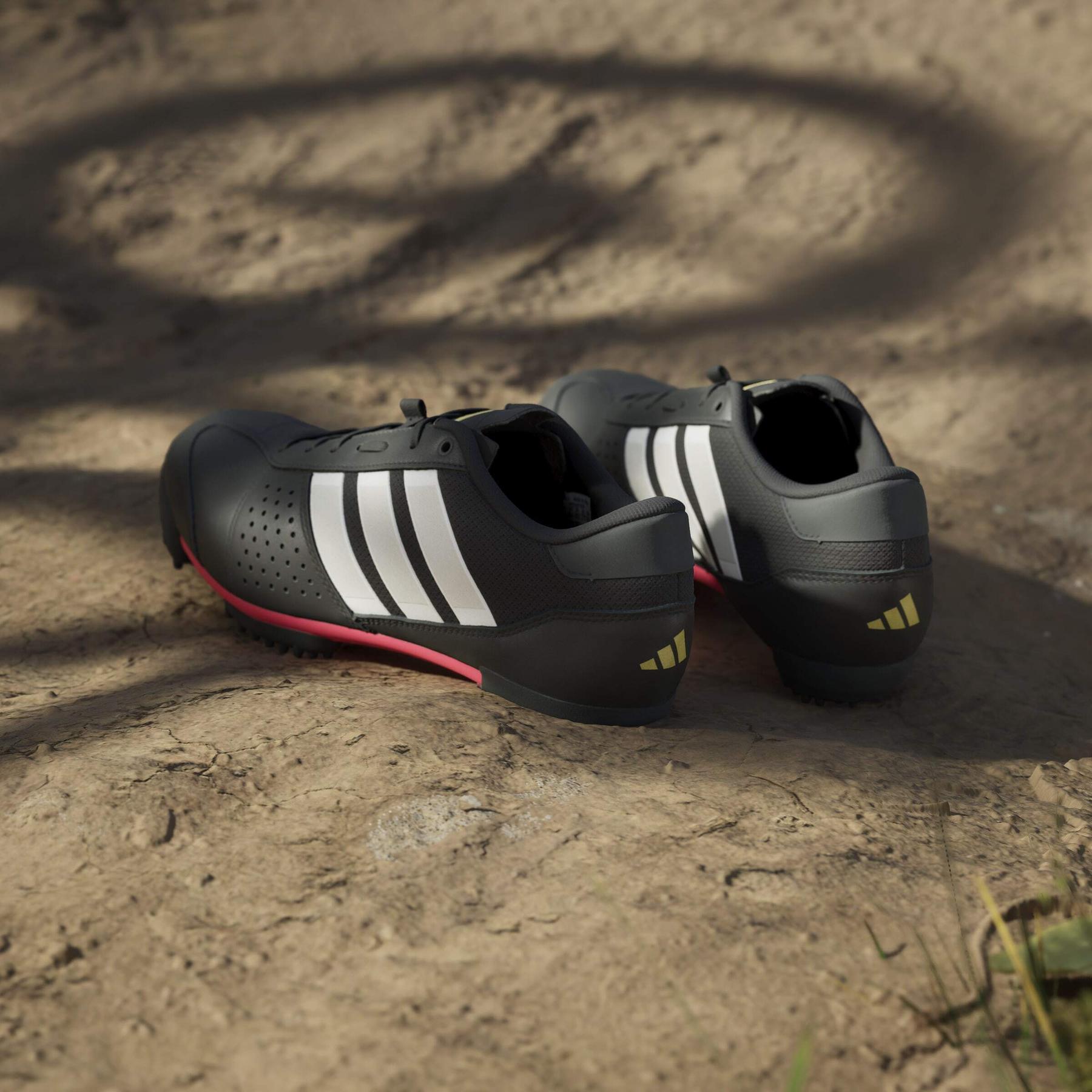 product/a/d/adidas-ih5221-core-black-zero-metalic-lucid-red-18.jpg