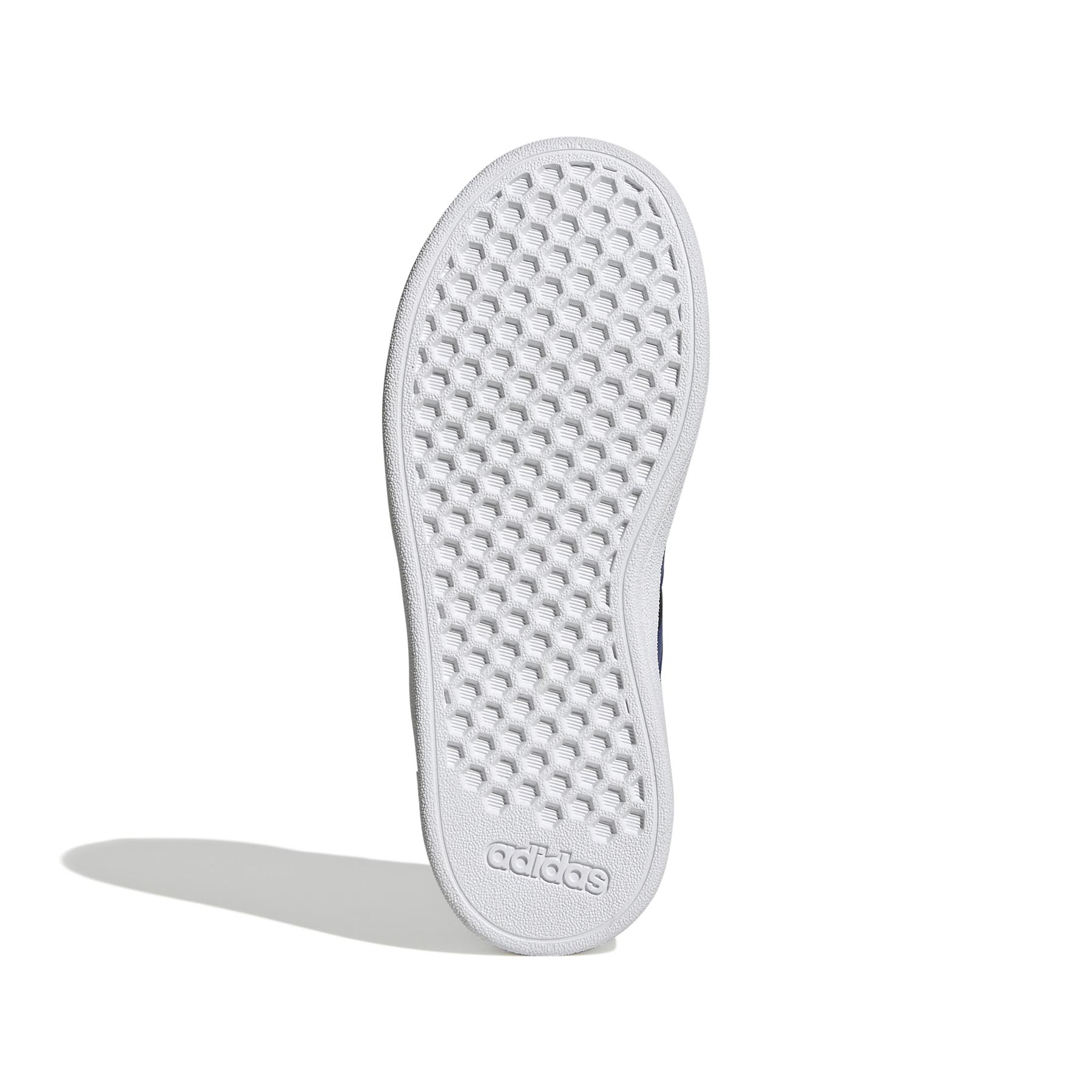 product/a/d/adidas-originals_ig4827_4_footwear_photography_bottom_view_white.jpg