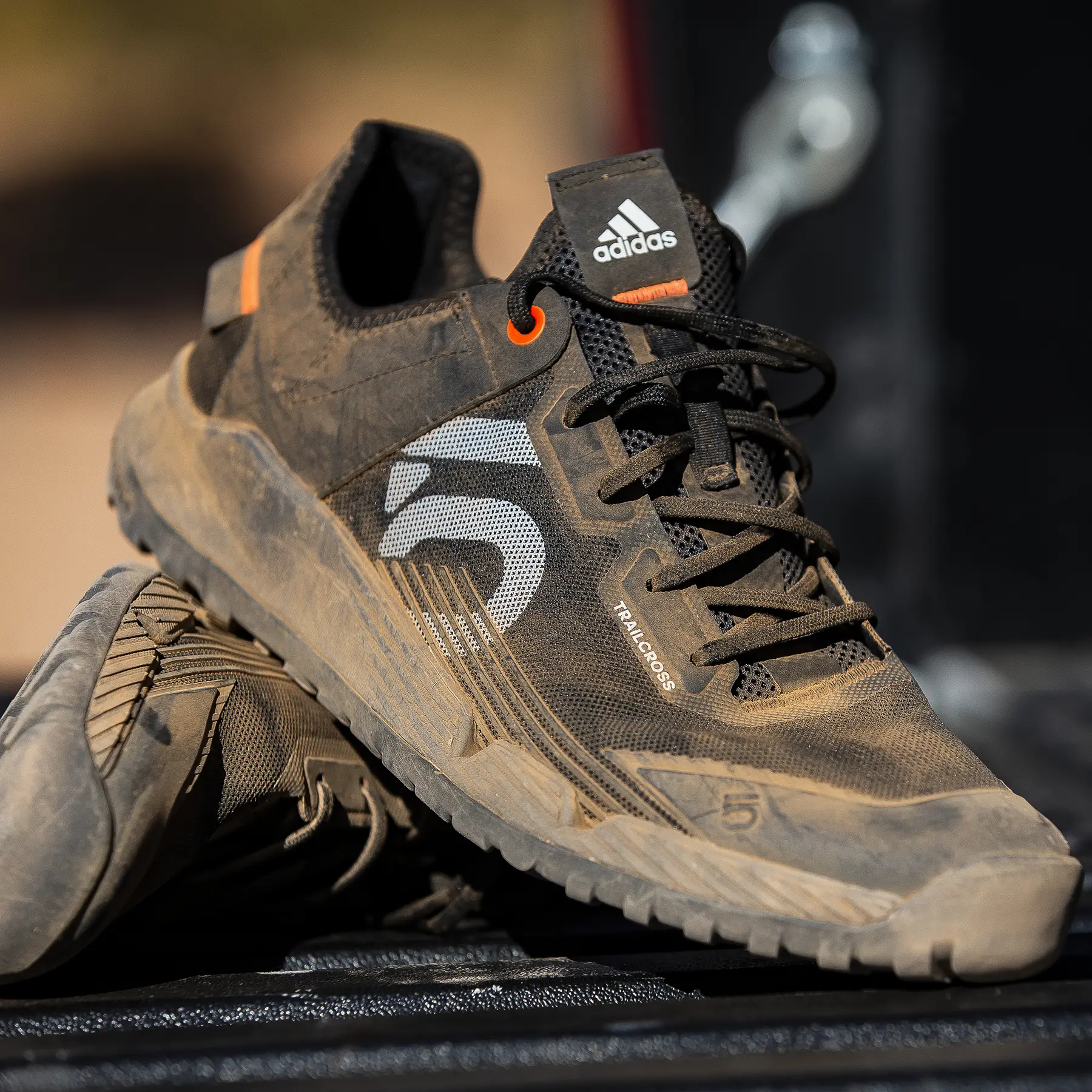 adidas_ee8889_14_footwear_photography_he