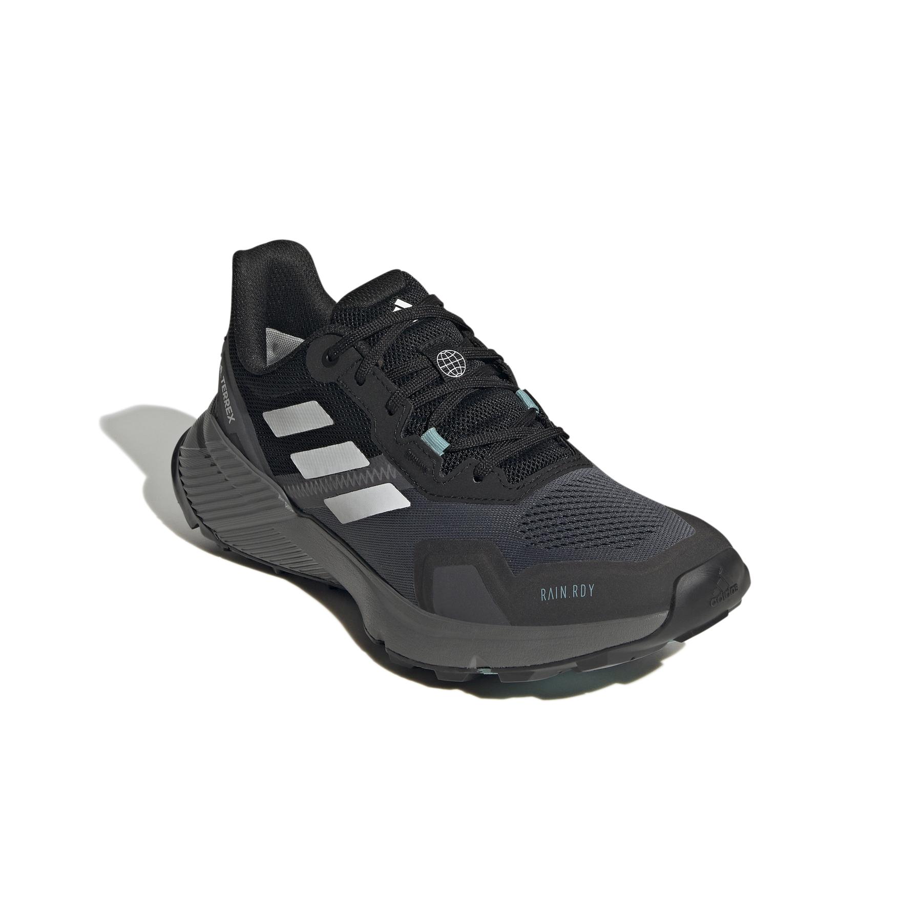 product/a/d/adidas_fz3045_6_footwear_photography_front_lateral_top_view_white_000.jpg