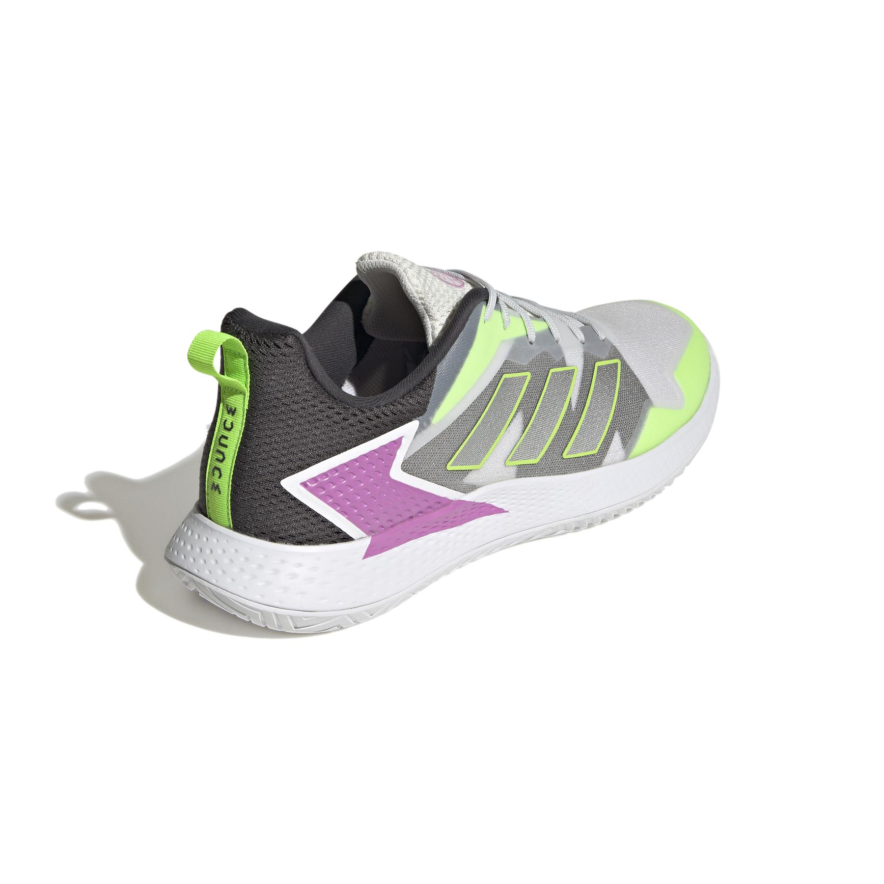 product/a/d/adidas_gv9519_7_footwear_photography_back_lateral_top_view_white_000.jpg