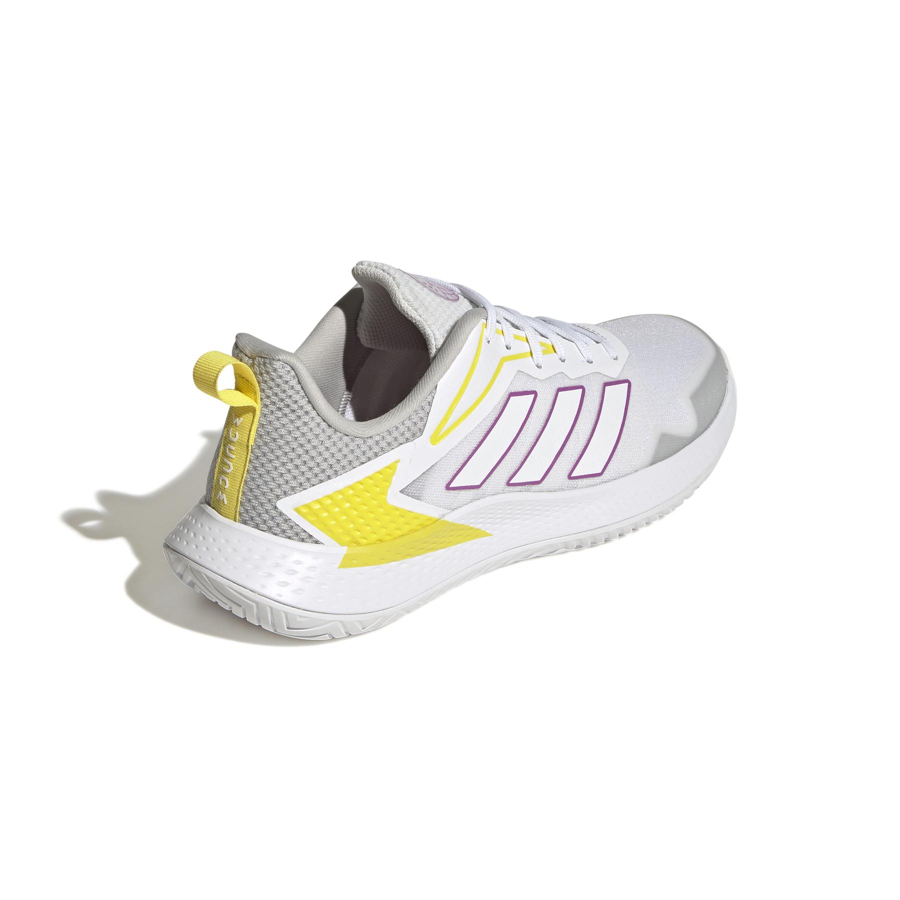 product/a/d/adidas_gv9530_7_footwear_photography_back_lateral_top_view_white_000.jpg