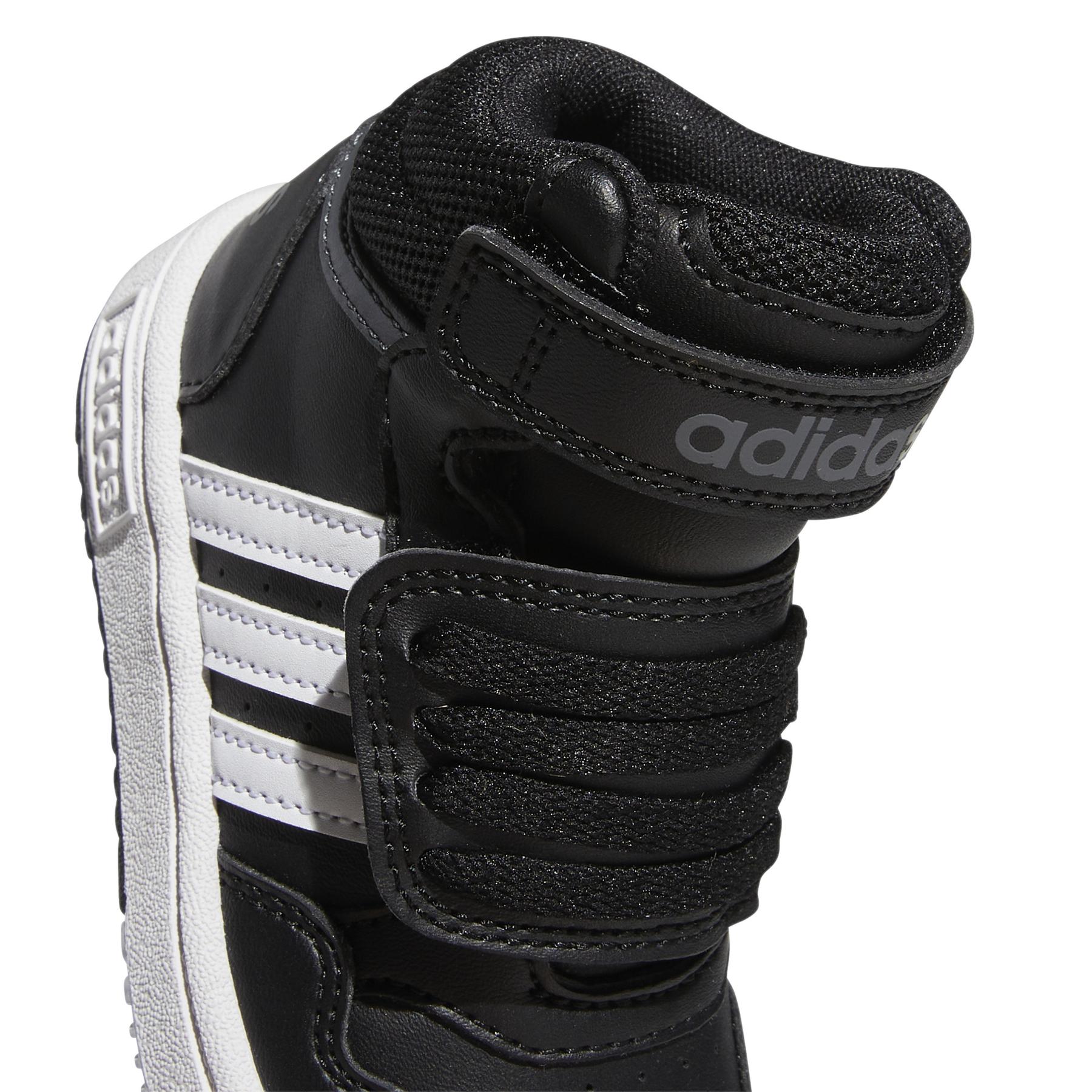 product/a/d/adidas_gw0408_8_footwear_photography_detail_view_1_white.jpg