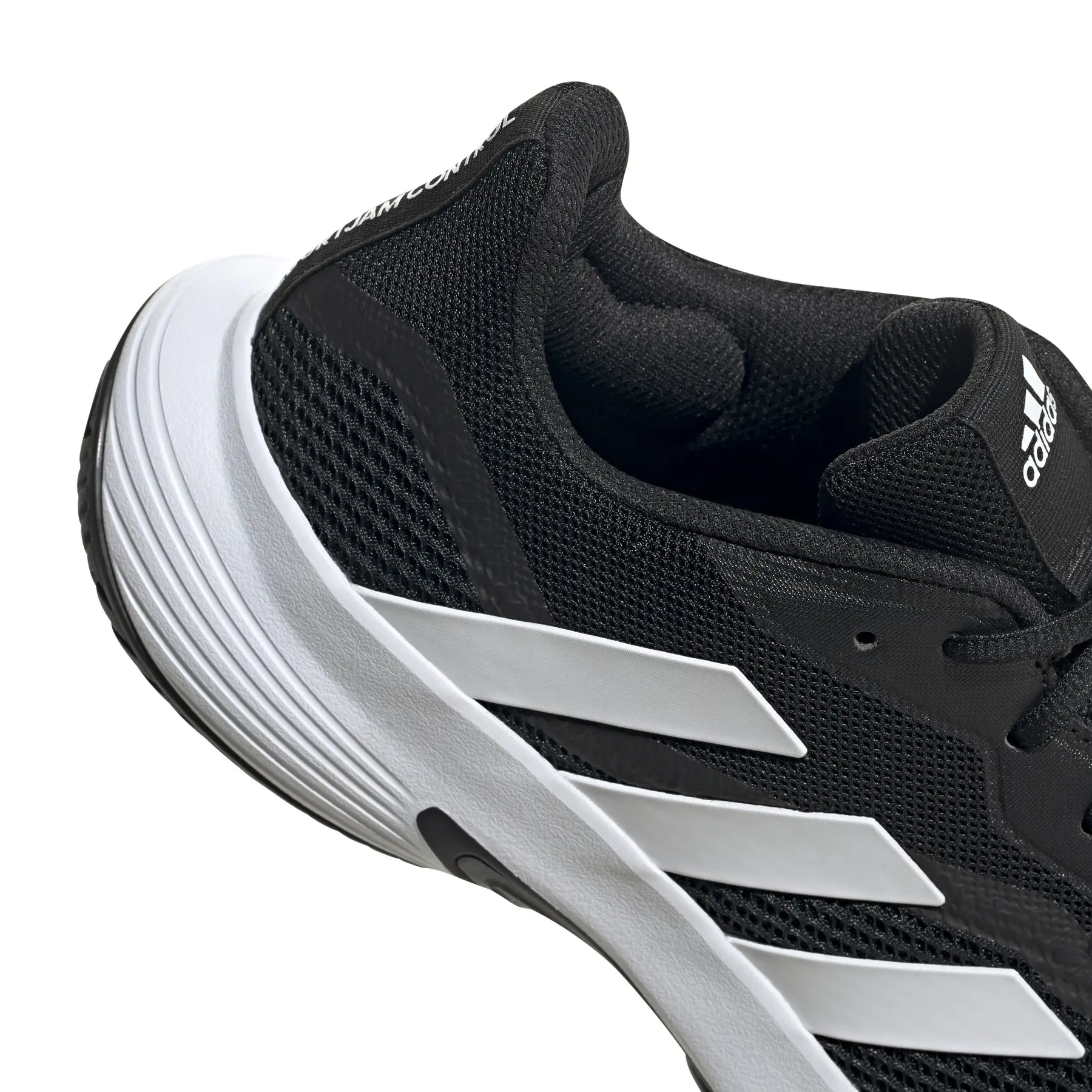 product/a/d/adidas_gw2554_9_footwear_photography_detail_view_2_white_000.jpg