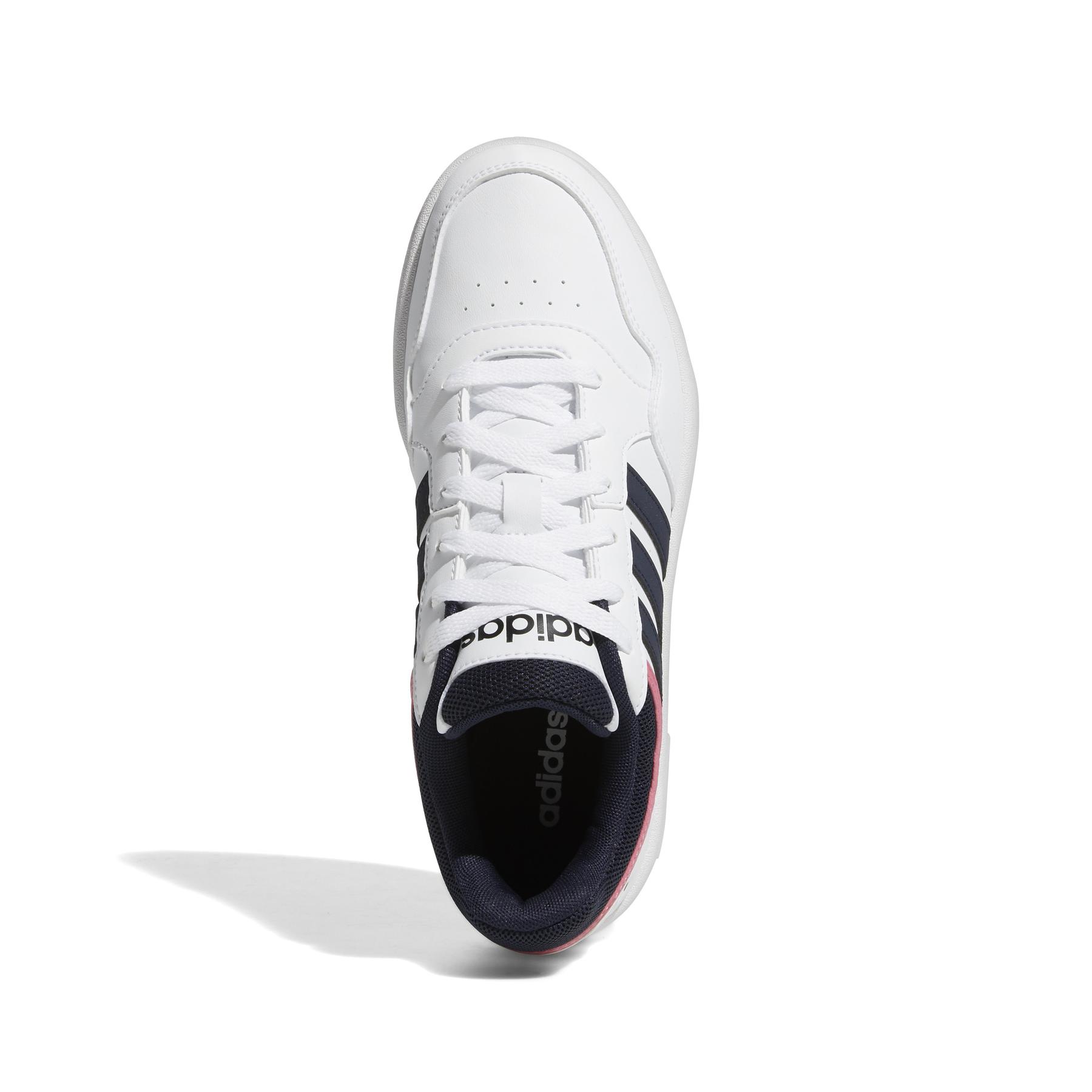 product/a/d/adidas_gw3037_3_footwear_photography_top_portrait_view_white-030824x.jpg