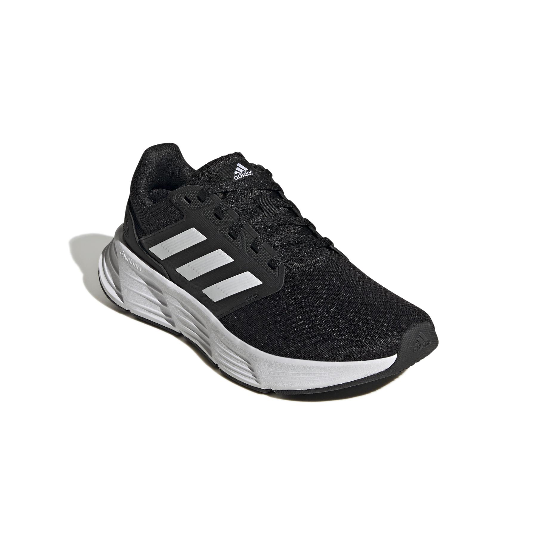 product/a/d/adidas_gw3847_6_footwear_photography_front_lateral_top_view_white_000.jpg
