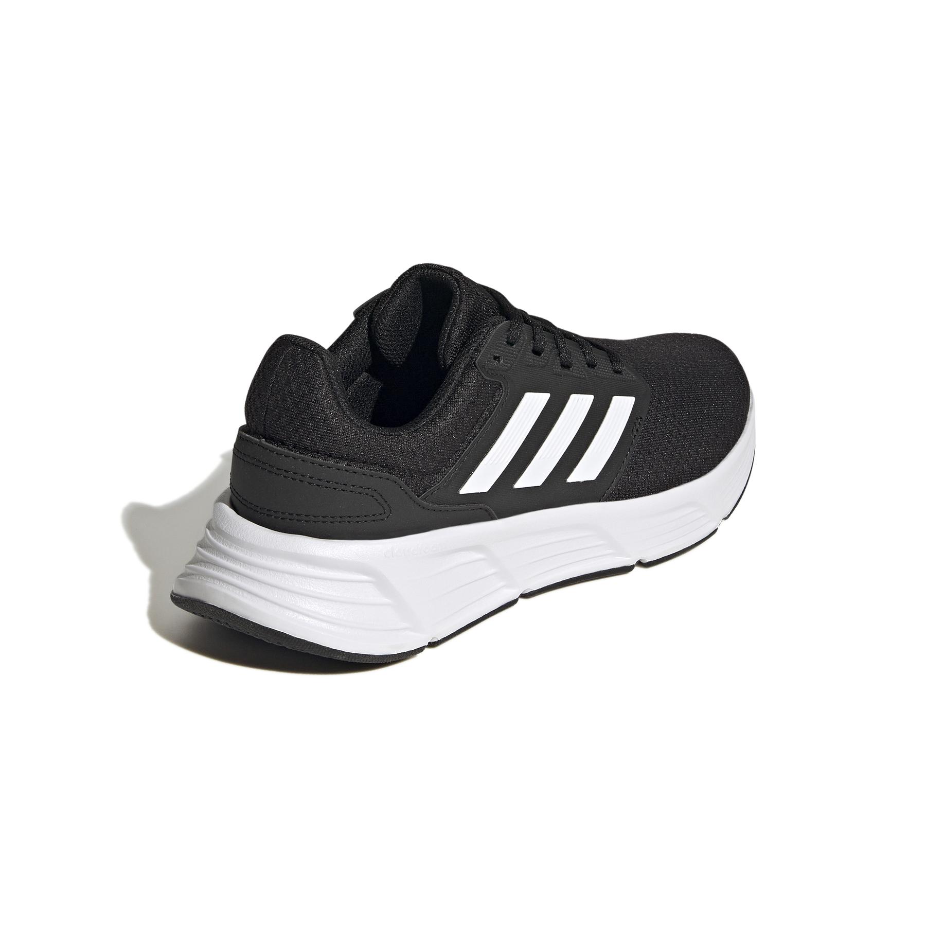 product/a/d/adidas_gw3847_7_footwear_photography_back_lateral_top_view_white_000.jpg