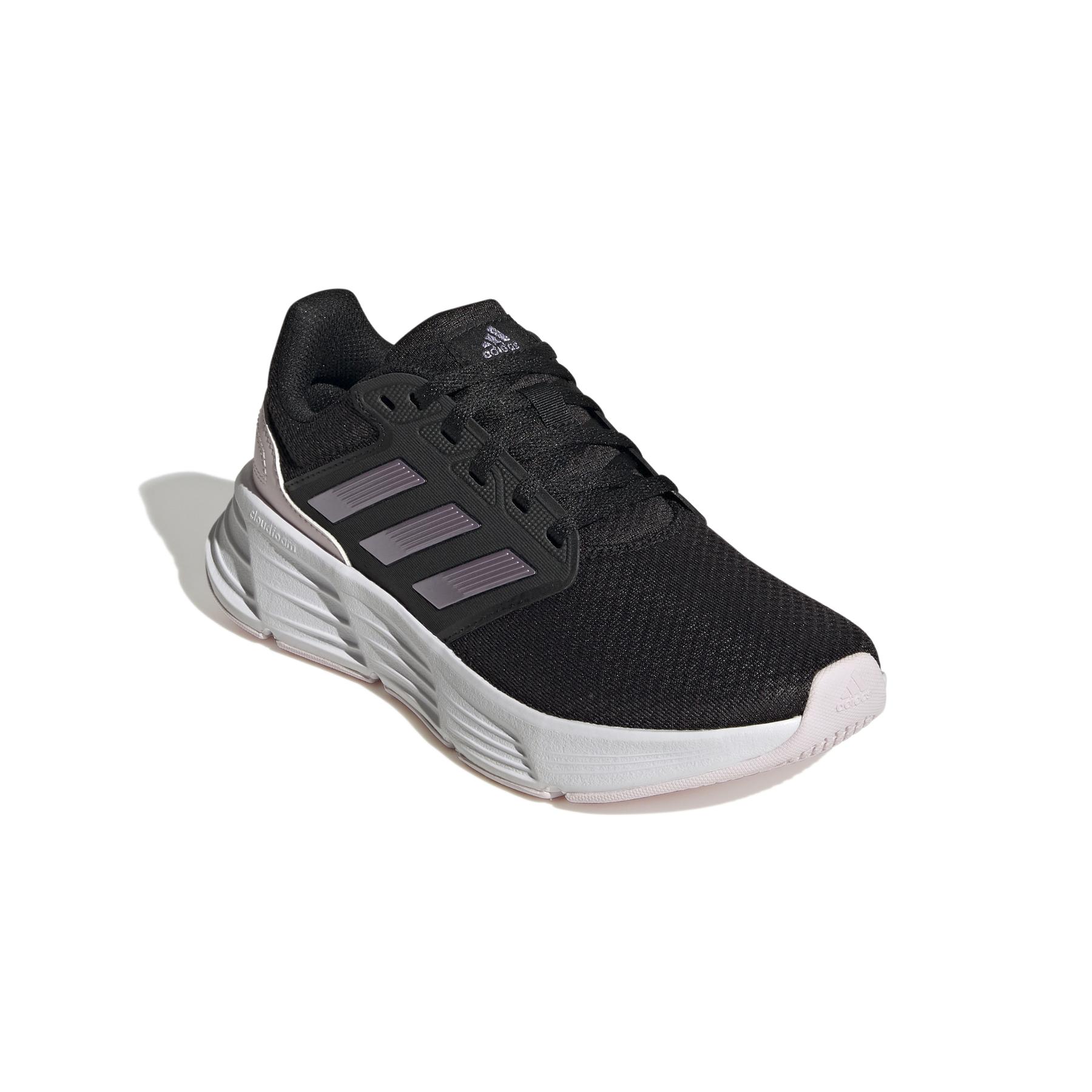 product/a/d/adidas_gw4132_6_footwear_photography_front_lateral_top_view_white_000.jpg
