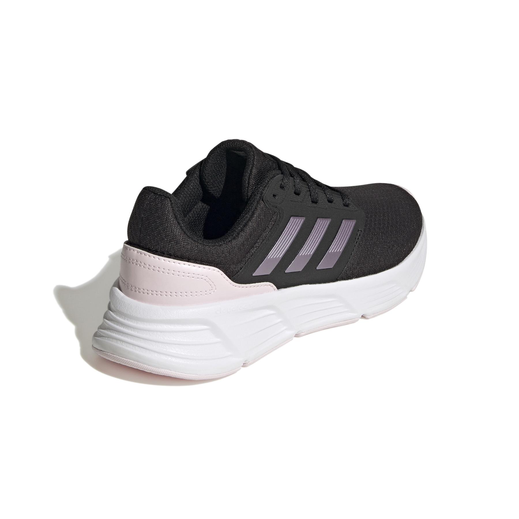product/a/d/adidas_gw4132_7_footwear_photography_back_lateral_top_view_white_000.jpg