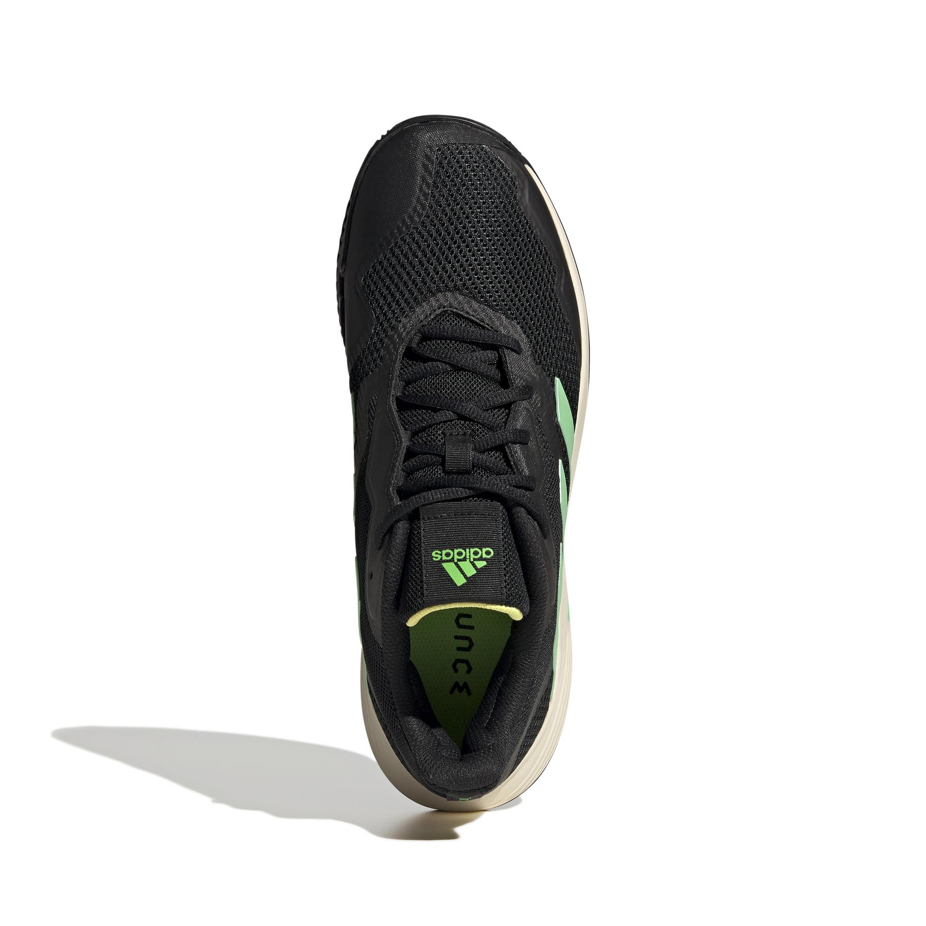 product/a/d/adidas_gw4220_3_footwear_photography_top_portrait_view_white_000.jpg