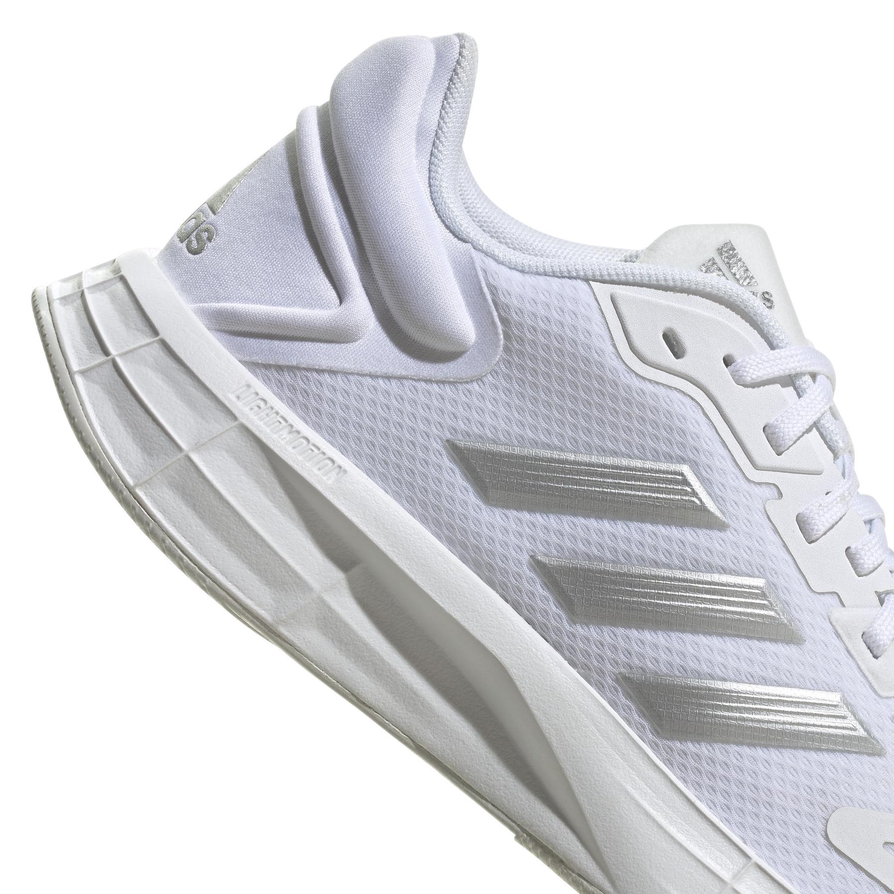 product/a/d/adidas_gx0713_8_footwear_photography_detail_view_1_white_000.jpg