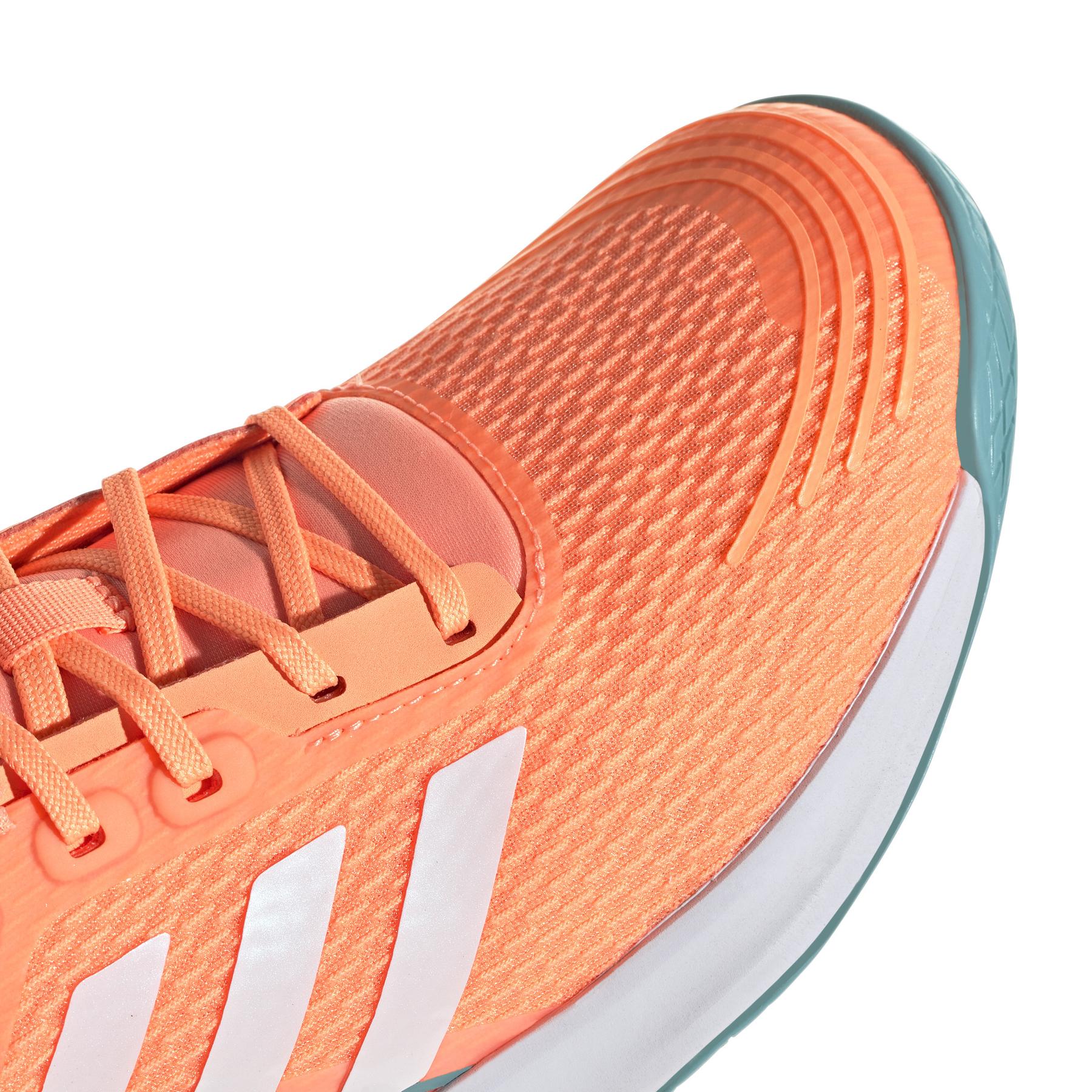 product/a/d/adidas_gx1266_8_footwear_photography_detail_view_1_white_000.jpg