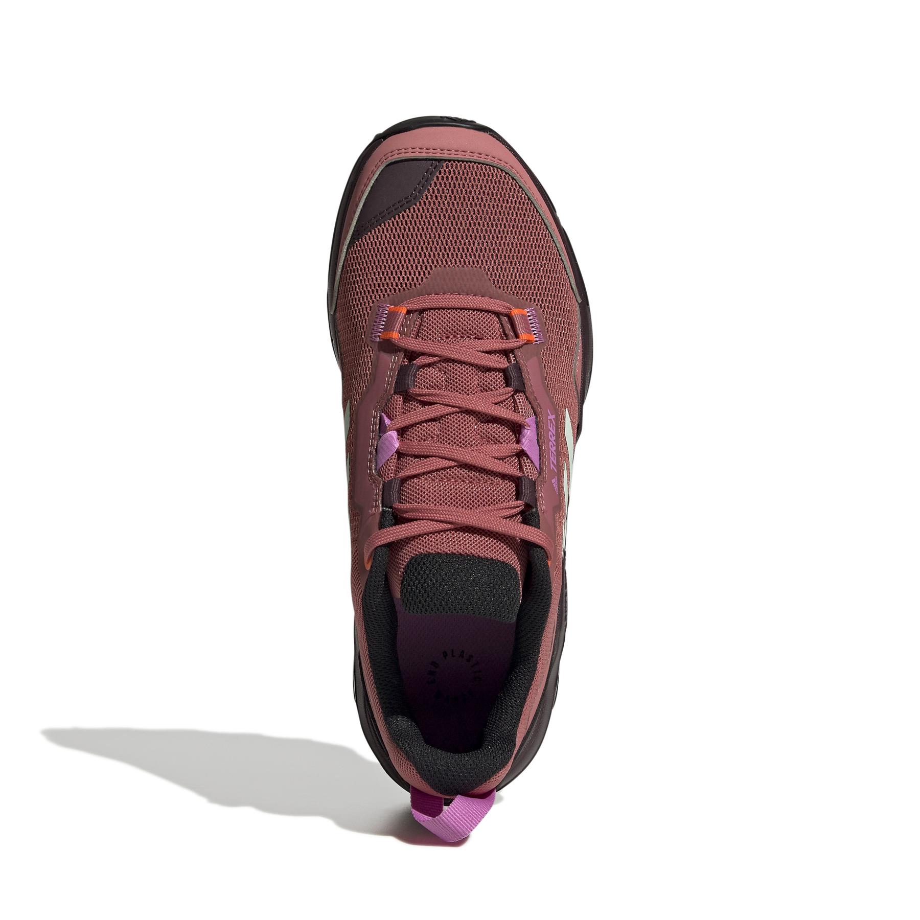 product/a/d/adidas_gy8621_3_footwear_photography_top_portrait_view_white_000.jpg