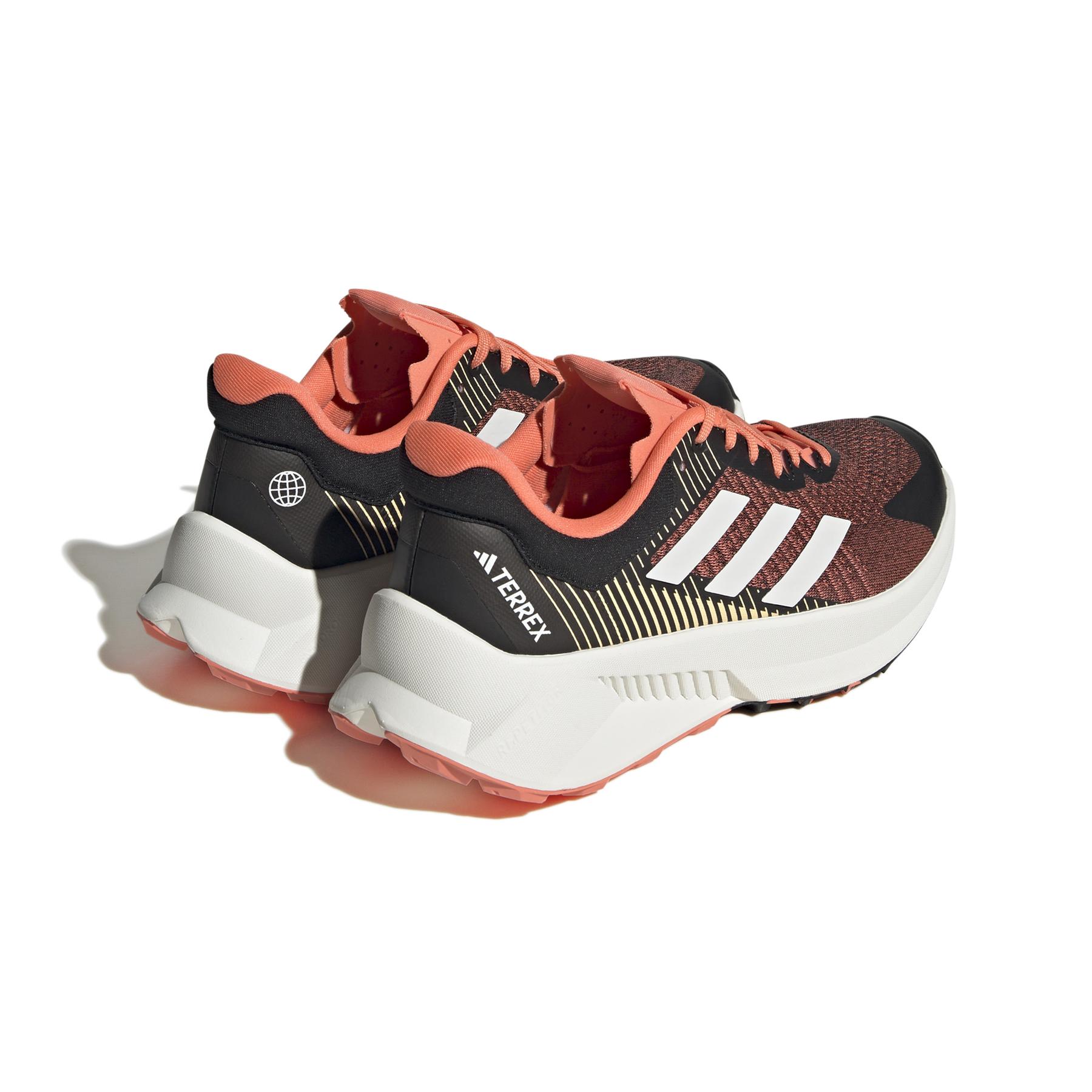 product/a/d/adidas_hp5570_7_footwear_photography_back_lateral_top_view_white-nw032224.jpg