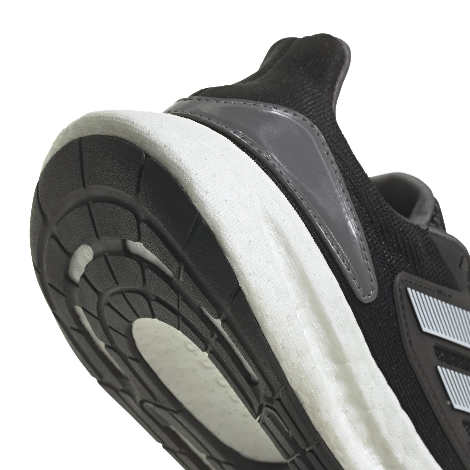 product/a/d/adidas_hq3980_9_footwear_photography_detail_view_2_white_000.jpg