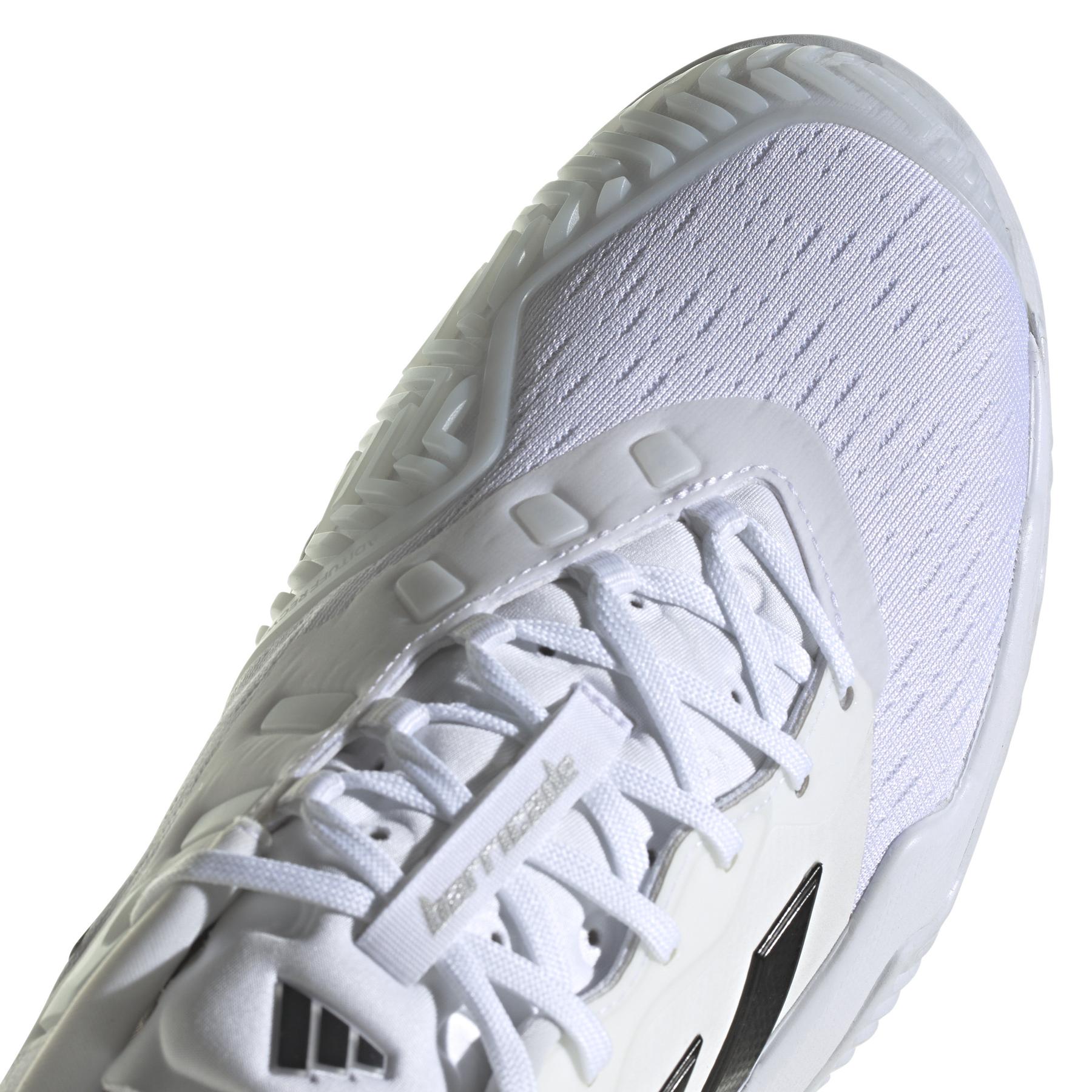 product/a/d/adidas_id1548_9_footwear_photography_detail_view_2_white-nw040824x.jpg