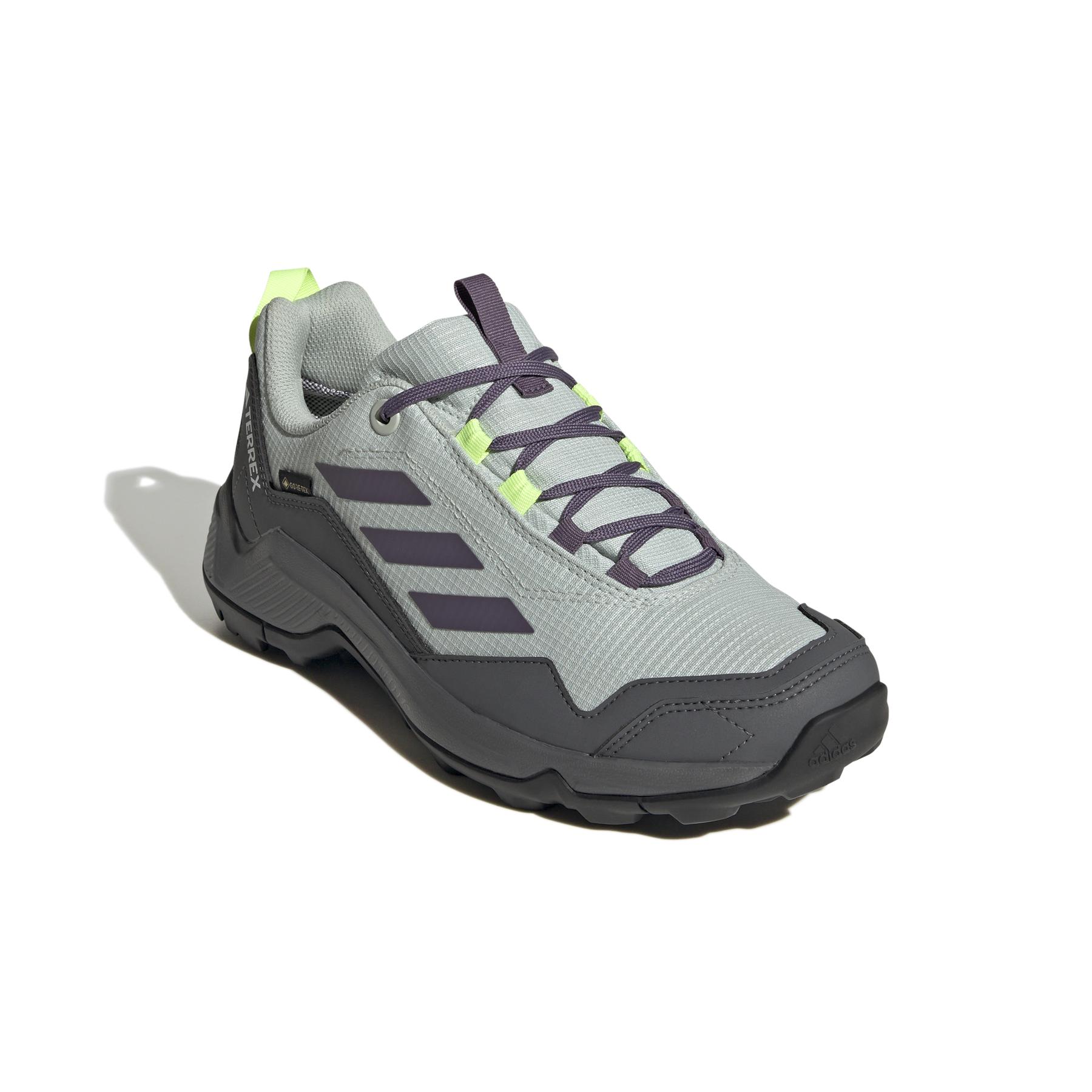 product/a/d/adidas_id7852_6_footwear_photography_front_lateral_top_view_white.jpg