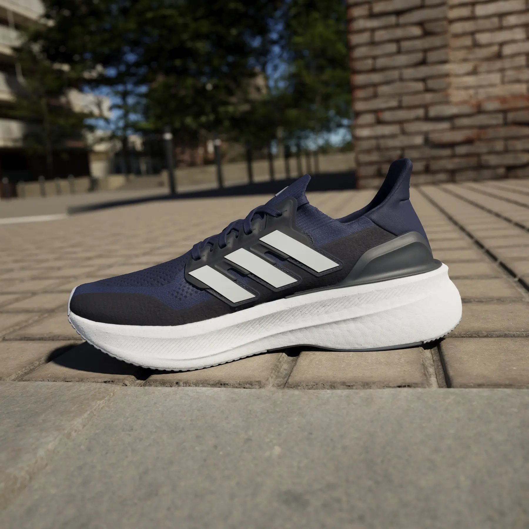 product/a/d/adidas_id8817_20_footwear_photography_heromrktng_view_7.jpg