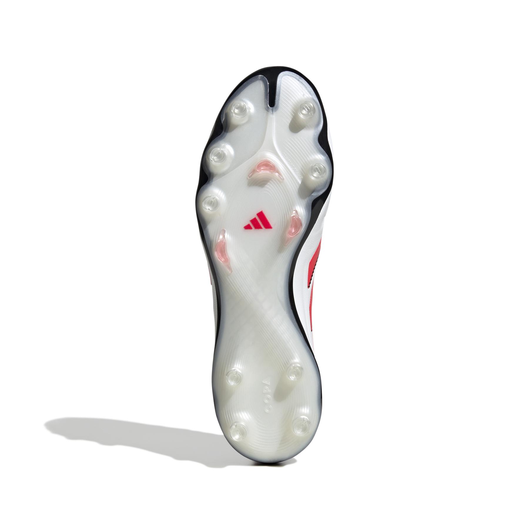 product/a/d/adidas_id9037_3_footwear_photography_bottom_view_white.jpg