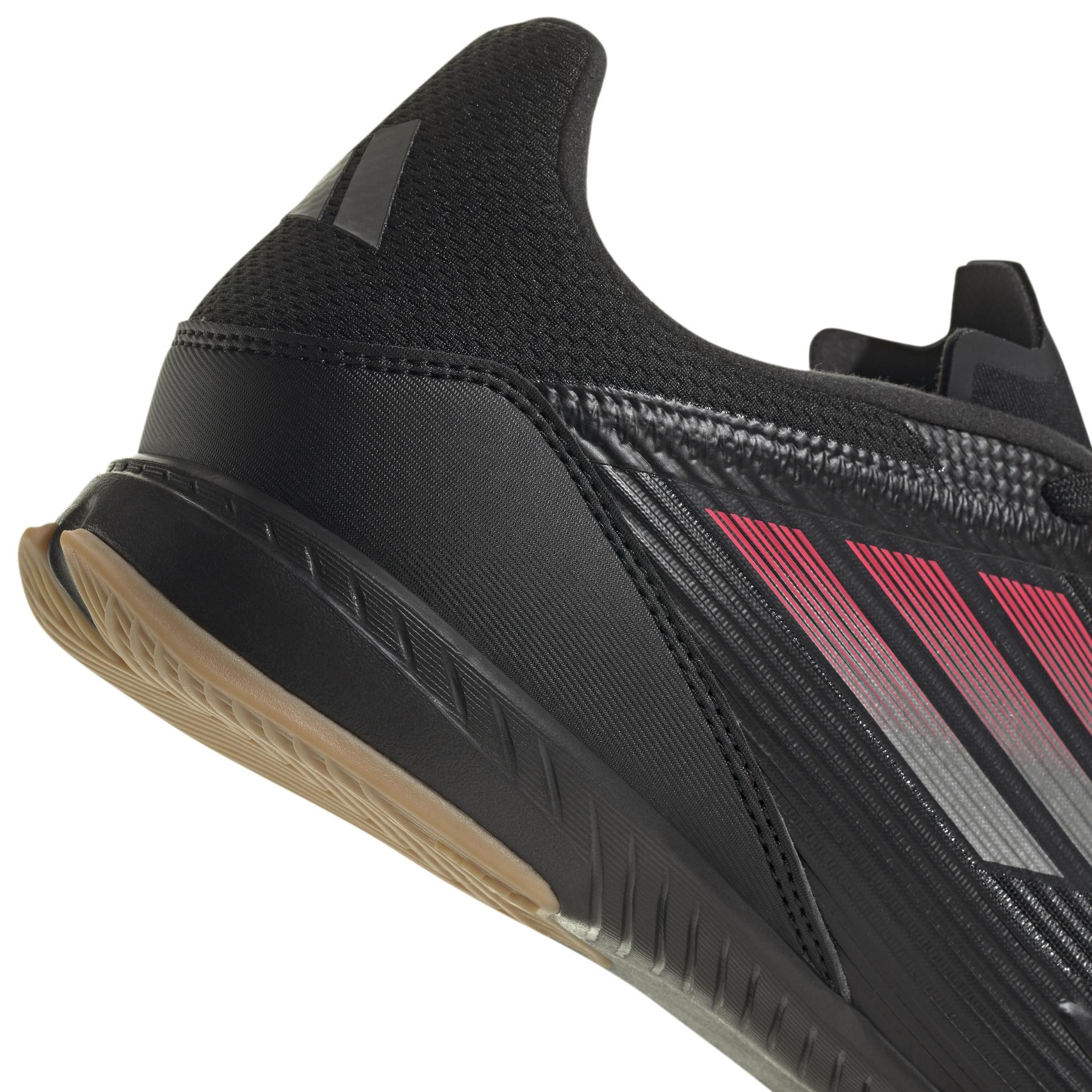 product/a/d/adidas_ie1227_cblack-ironmt-lucred_8.jpg