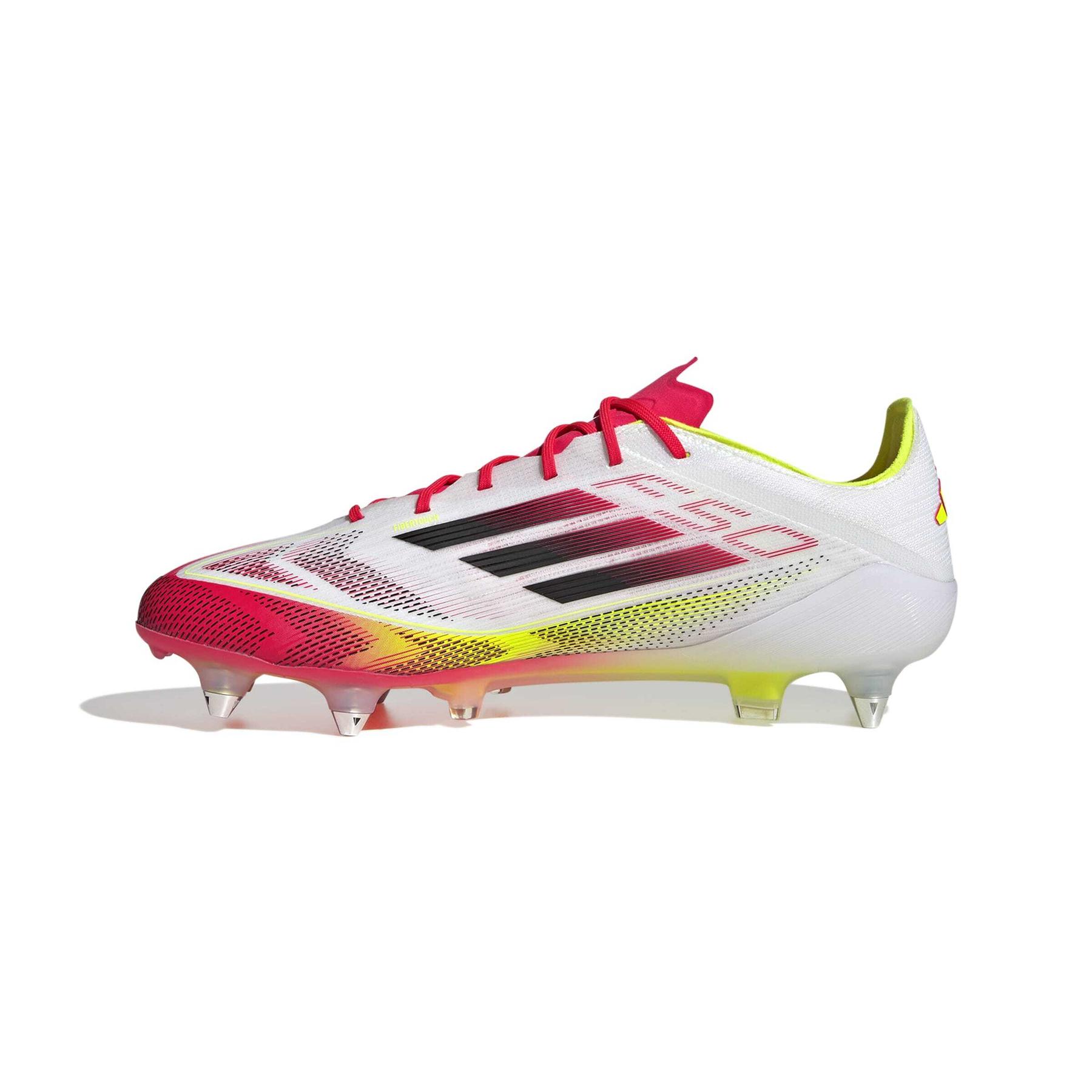 product/a/d/adidas_ie1258_4_footwear_photography_side_medial_center_view_white-nw091625.jpg